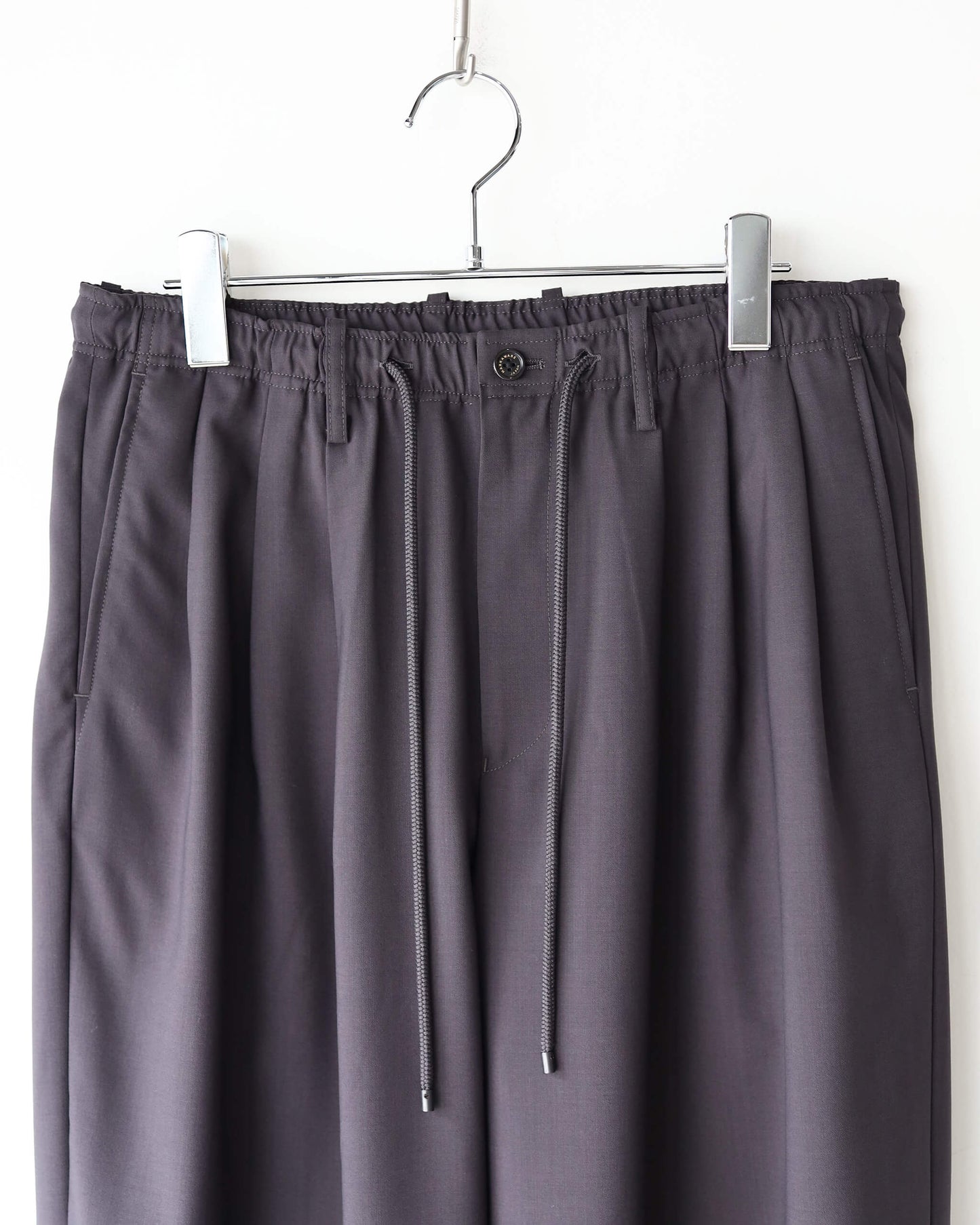 TRIPLE PLEATED EASY TROUSERS ORGANIC WOOL 2/80 TROPICAL "CHARCOAL"