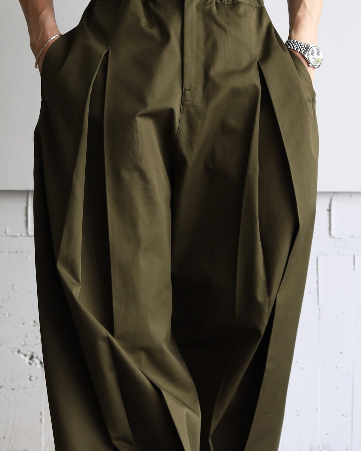 BOX PLEAT TROUSER "KHAKI"