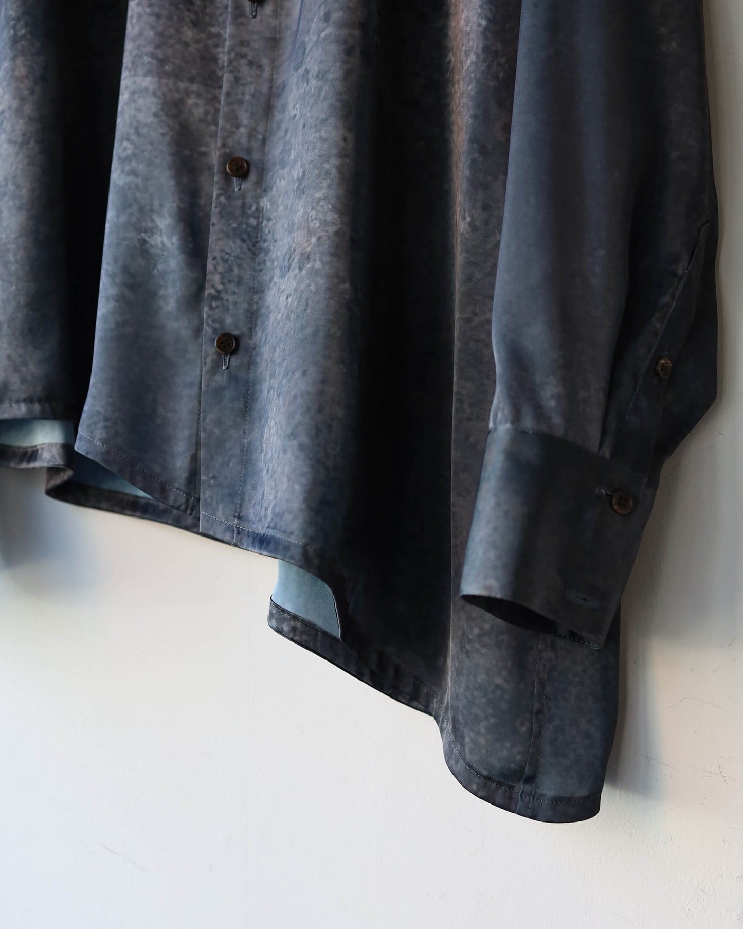 ASYMMETRY HEM SHIRT "Black"