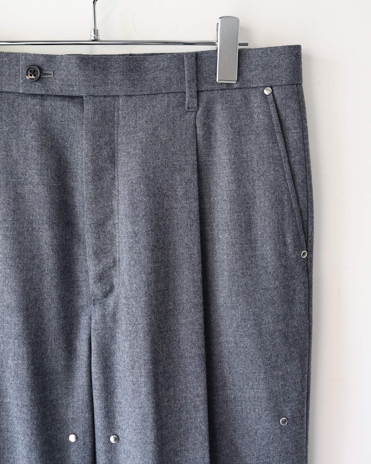WOOL TAPERED TROUSERS "GRAY"