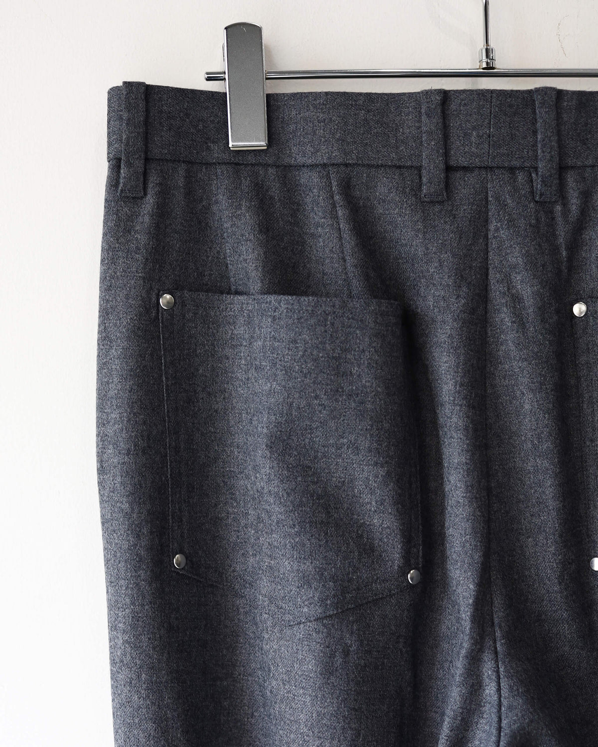 WOOL TAPERED TROUSERS "GRAY"