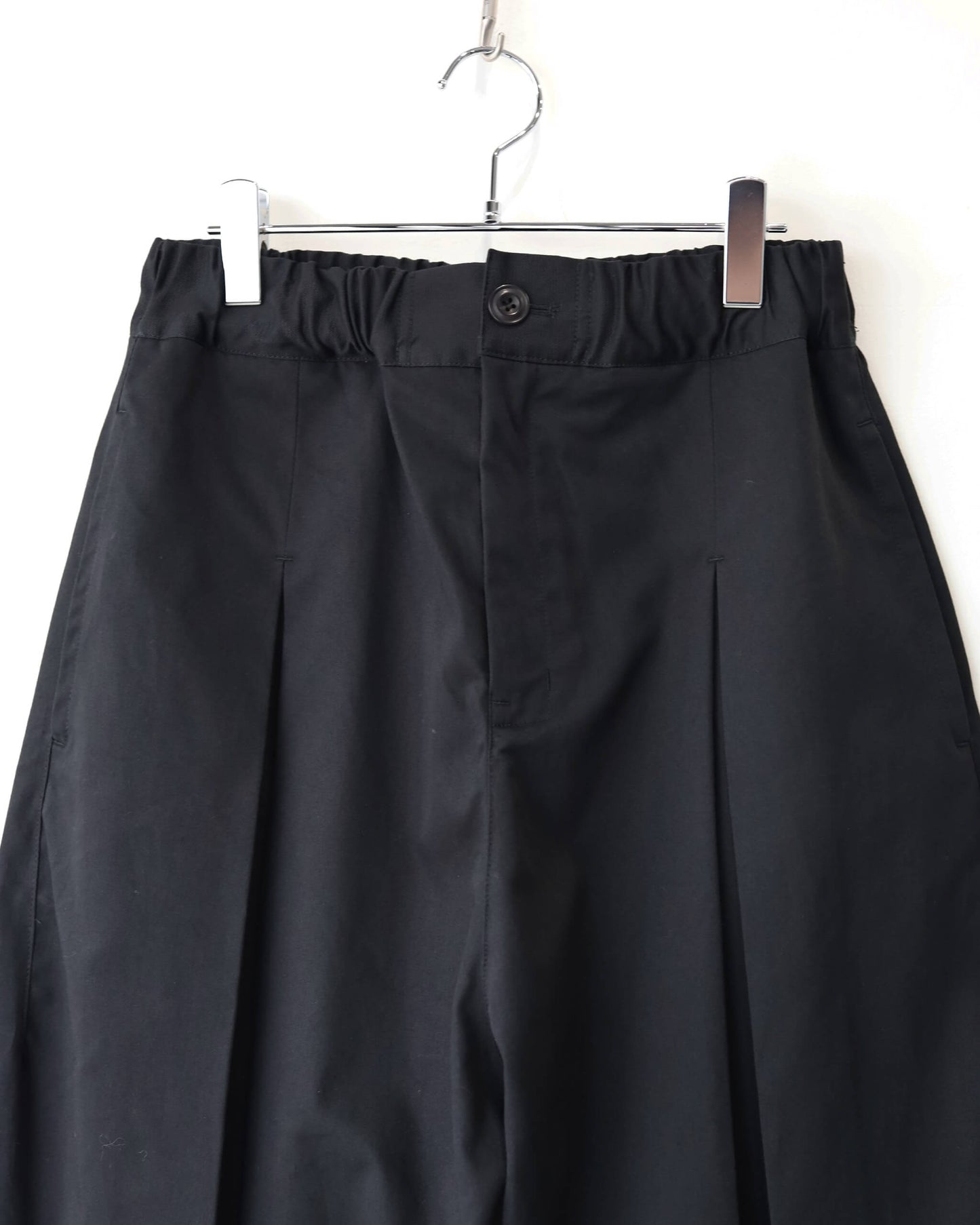 BOX PLEAT TROUSER "BLACK"