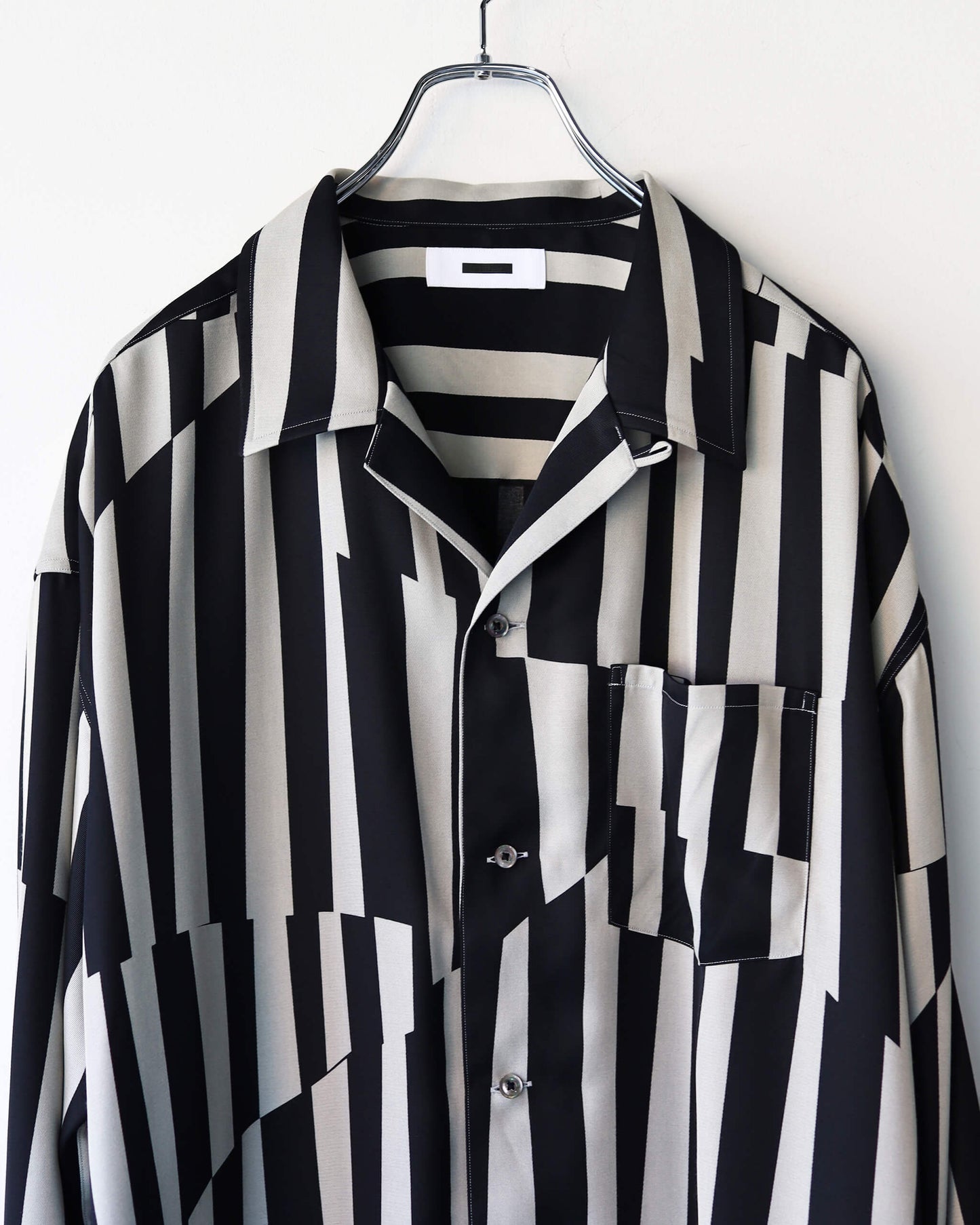 OPEN COLLAR SHIRT "WHITE × BLACK"