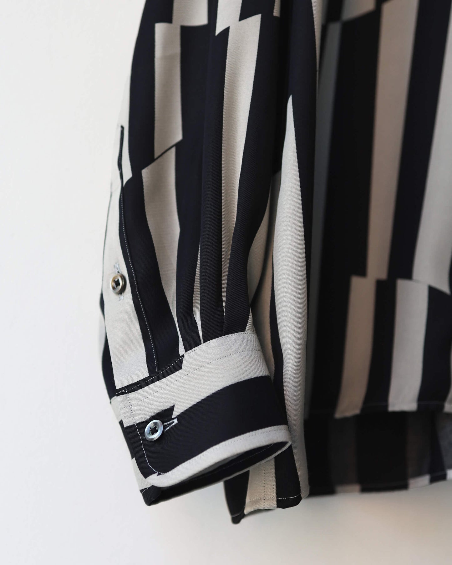 OPEN COLLAR SHIRT "WHITE × BLACK"