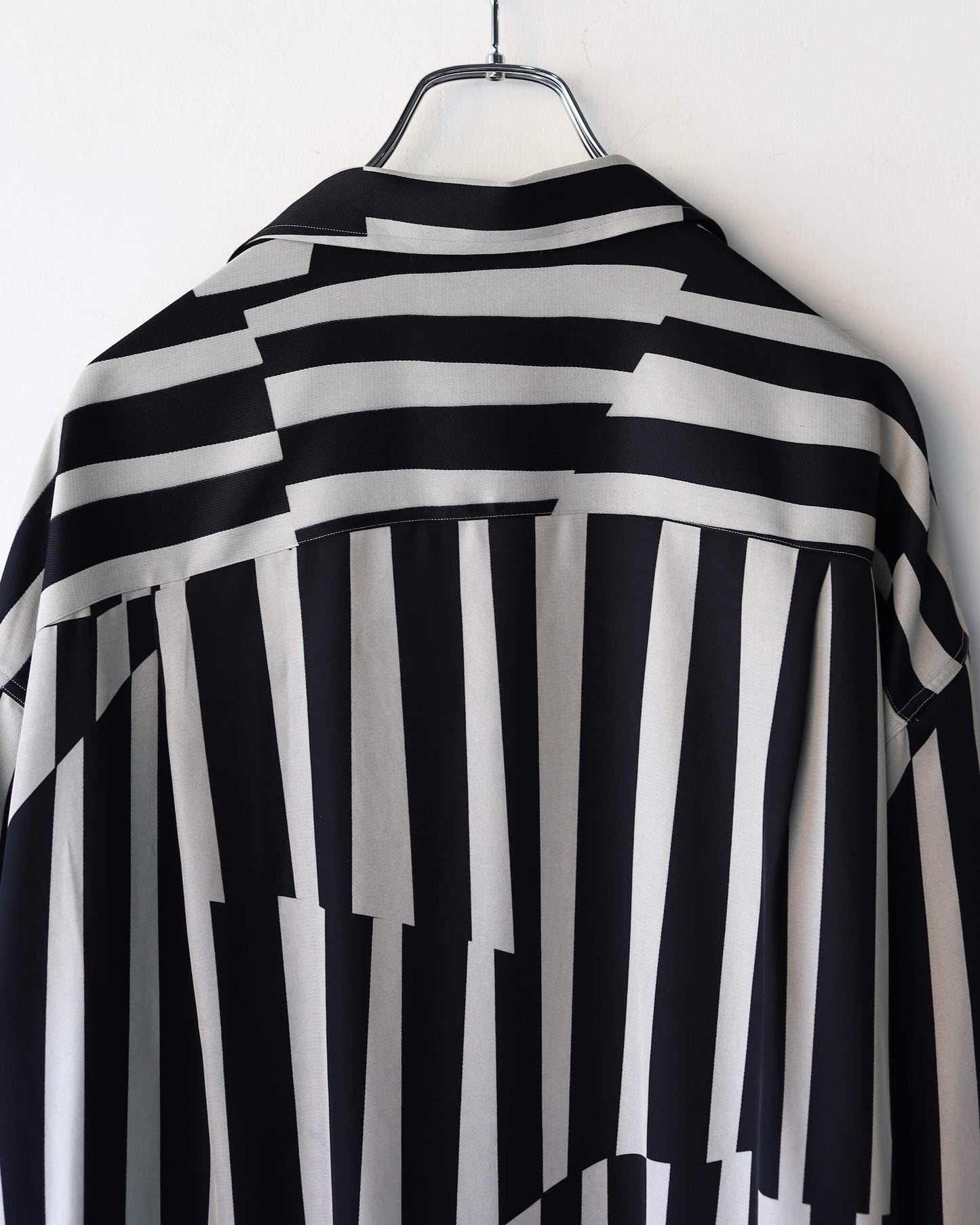 OPEN COLLAR SHIRT "WHITE × BLACK"