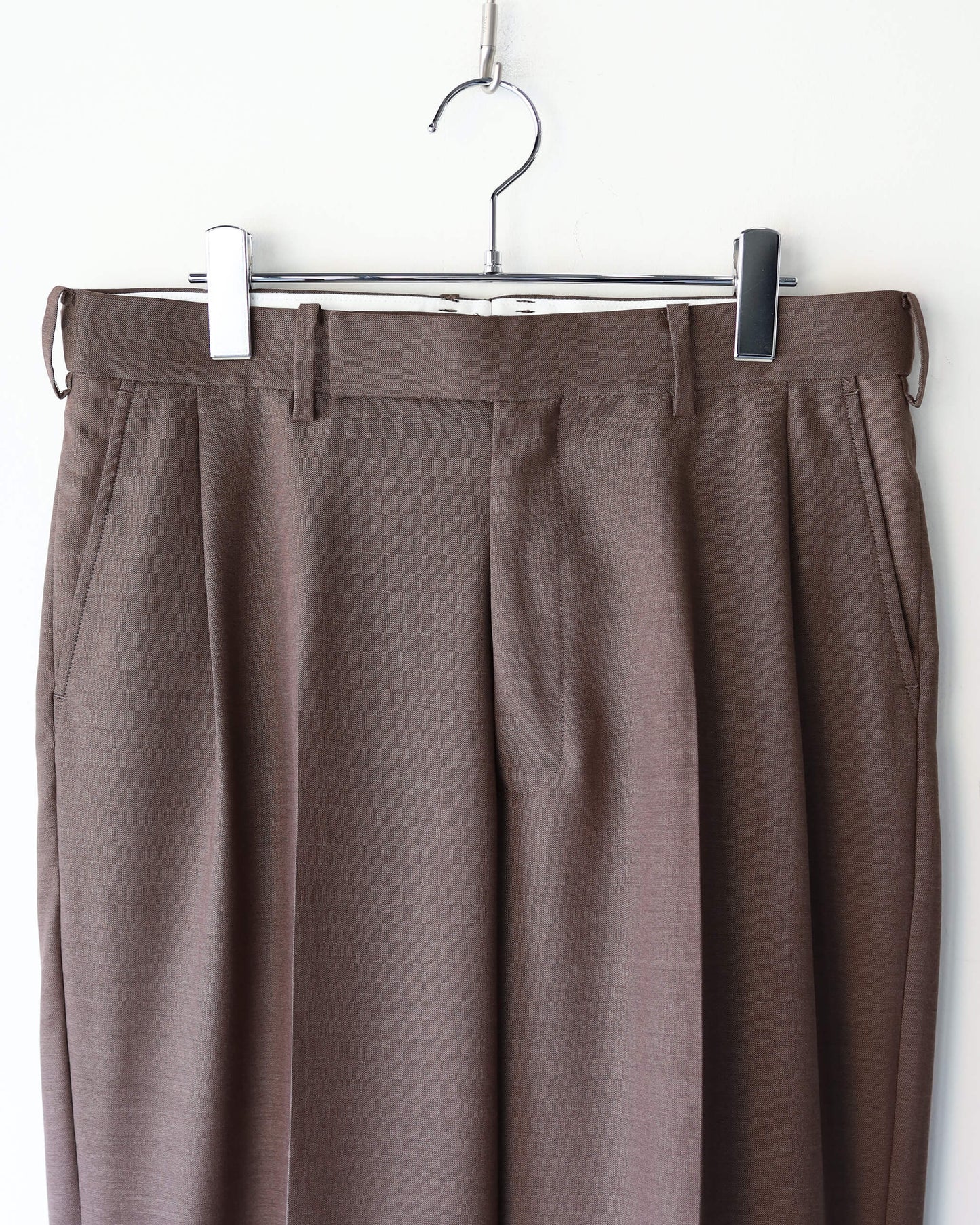 ONE TUCK WIDE TROUSERS WOOL HIGH TWIST TROPICAL "BROWN"