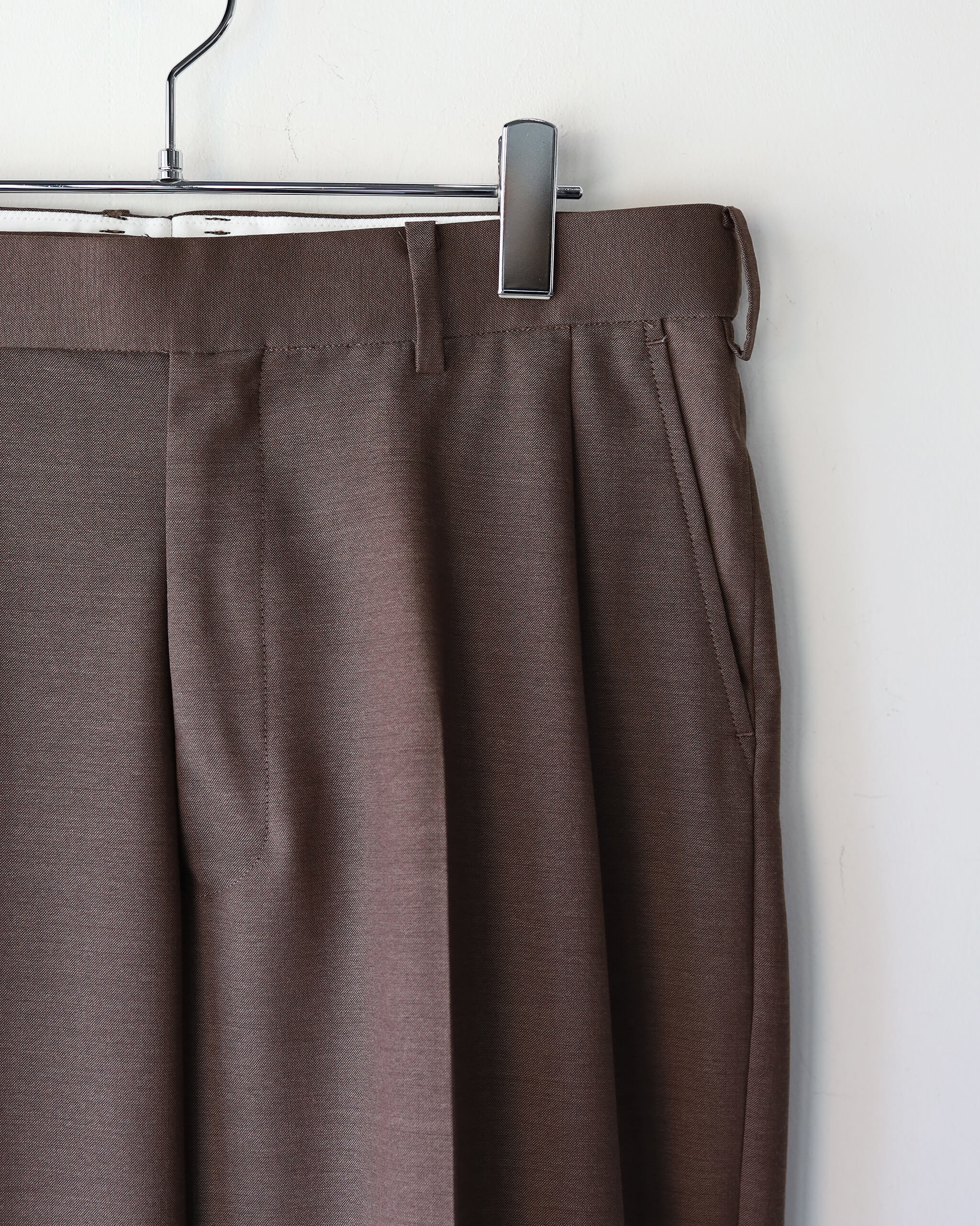 marka ONE TUCK WIDE TROUSERS WOOL HIGH TWIST TROPICAL 