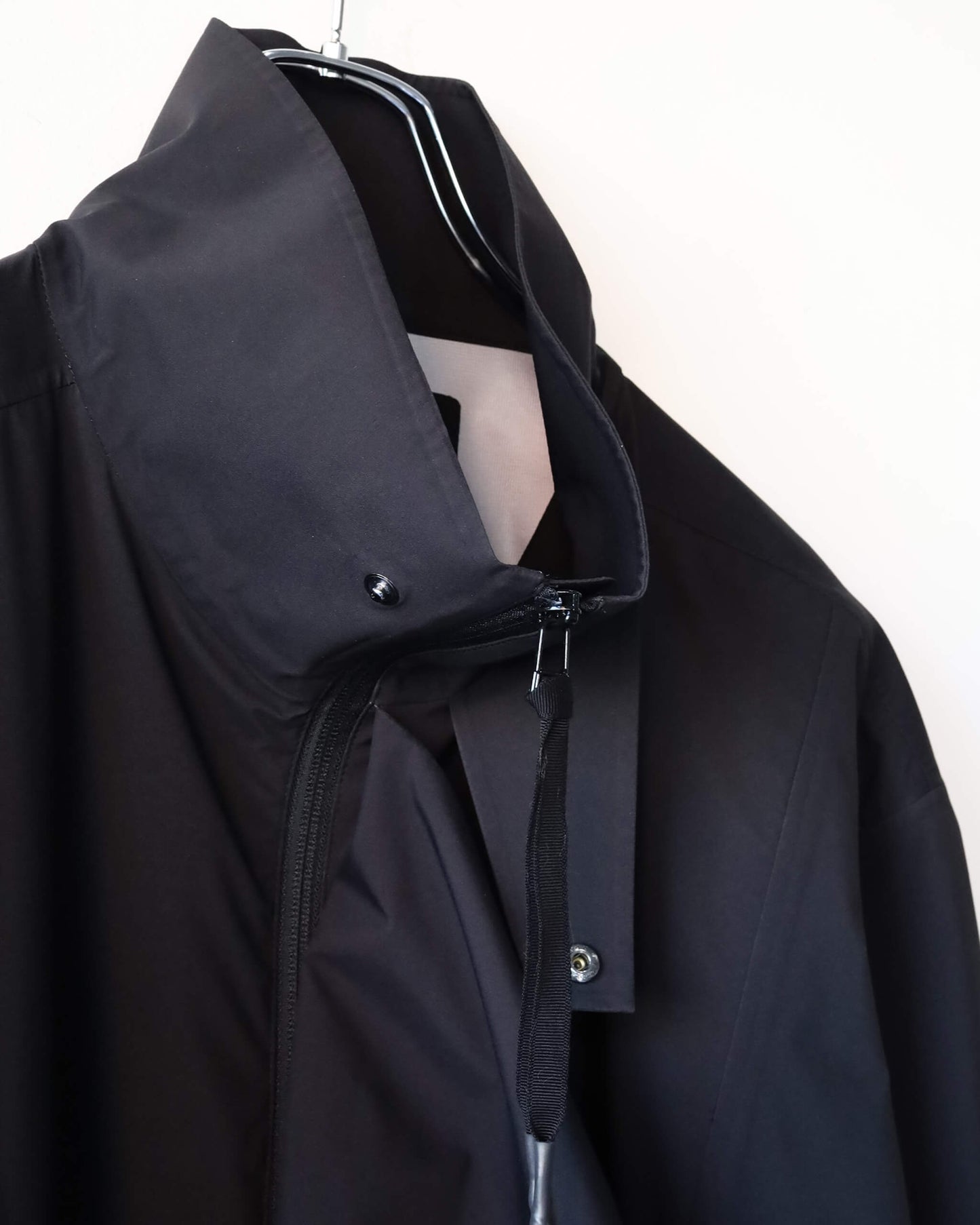 BREATHABLE WATERPROOF OVER JACKET "BLACK"