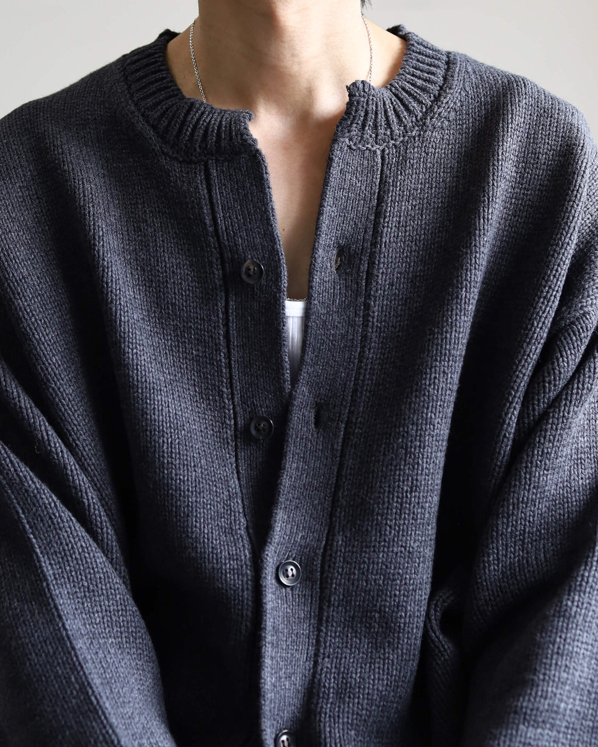 CREW NECK CARDIGAN "GRAY"