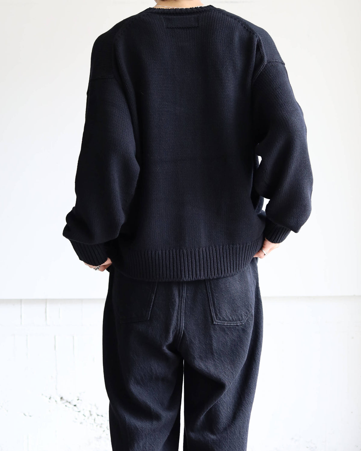 CREW NECK CARDIGAN "BLACK"