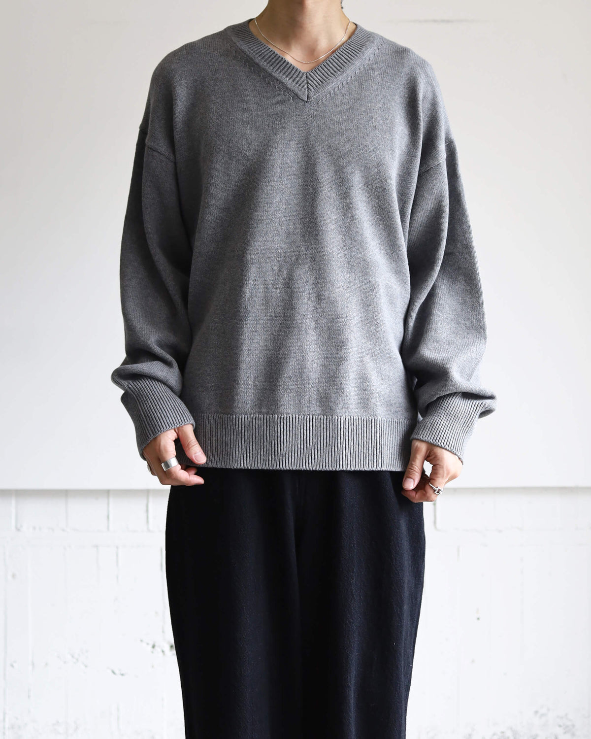 V-NECK KNIT "GRAY"