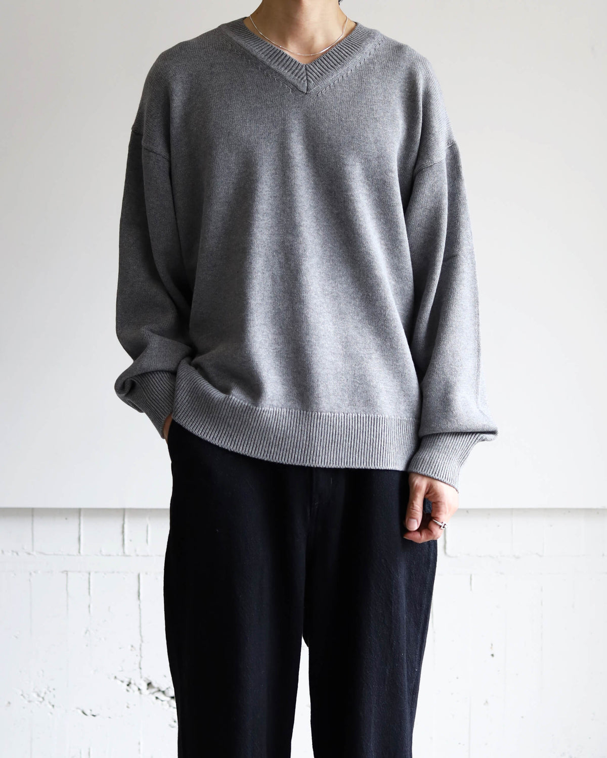 V-NECK KNIT "GRAY"