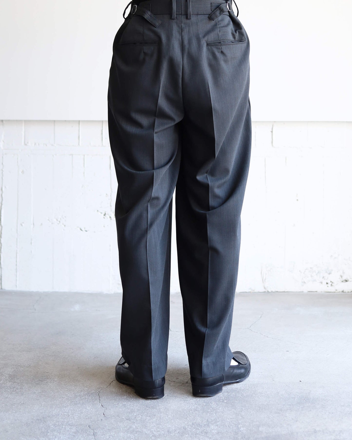 ONE TUCK WIDE TROUSERS WOOL HIGH TWIST TROPICAL "GRAY"