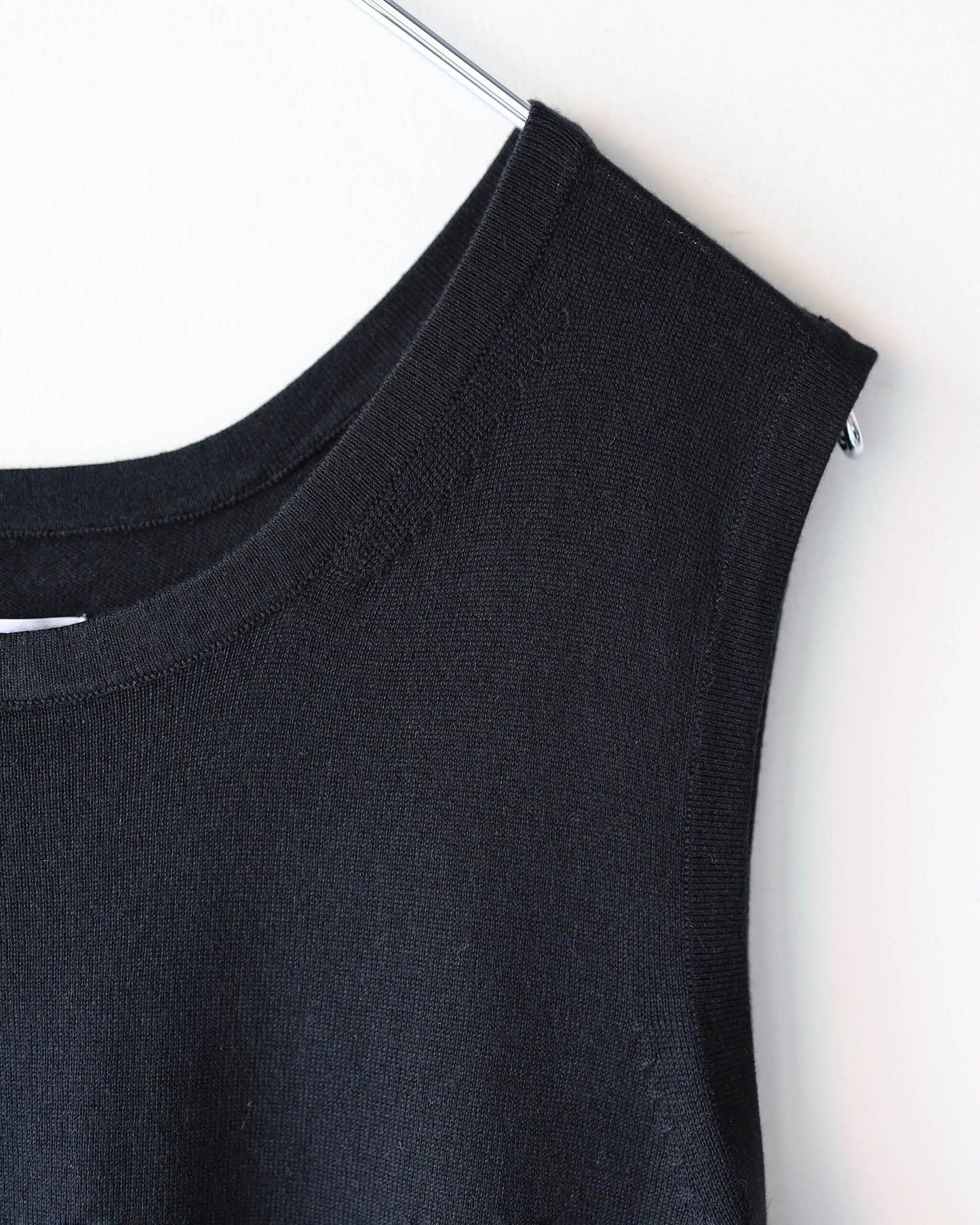Silk Cashmere Tank-top "Black"