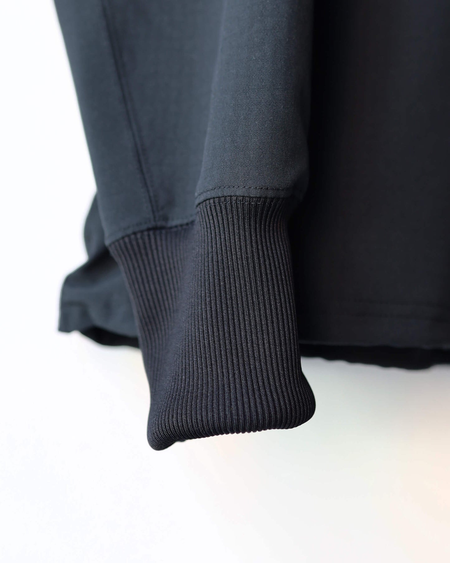 VOYAGER PULLOVER "BLACK"