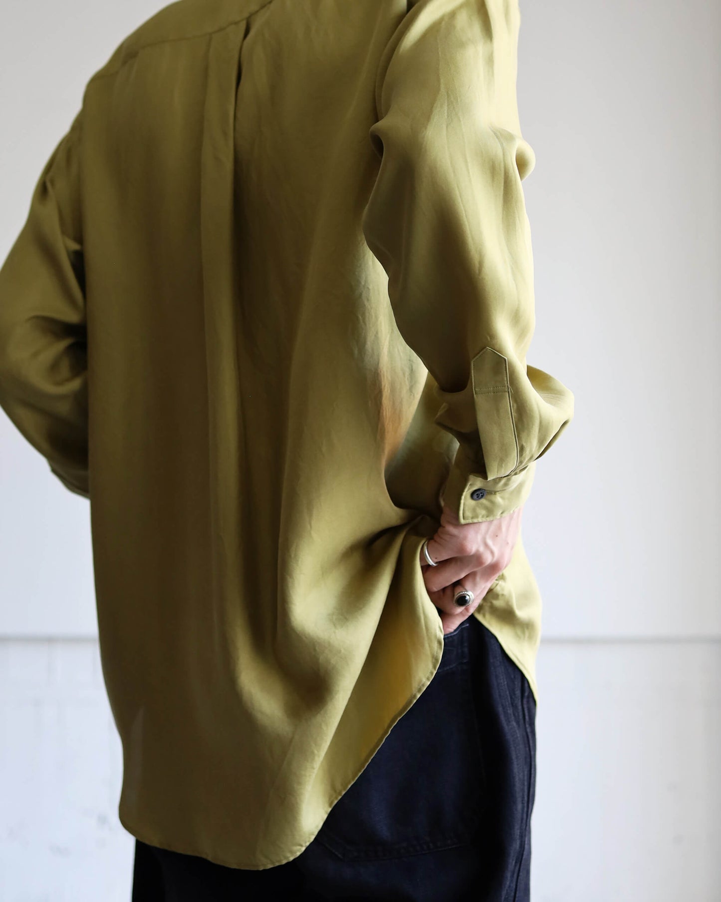 BRUSHED SILK / REGULAR COLLAR SHIRT "KHAKI"