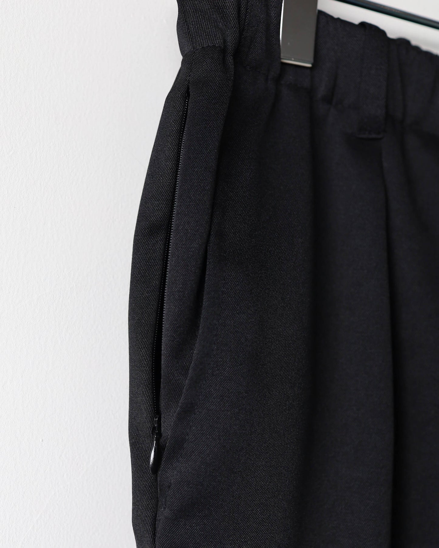 SHOECUT POLY-TWILL TROUSERS "BLACK"