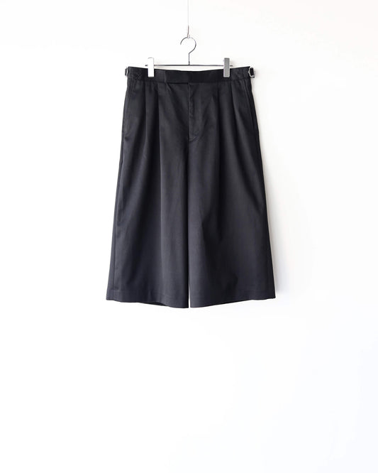 TWO TUCK CROPPED TROUSERS ORGANIC COTTON TWILL "BLACK"