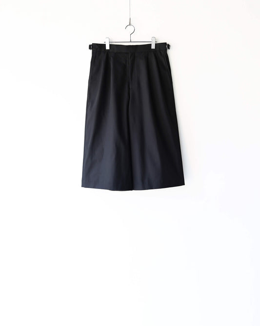 TWO TUCK CROPPED TROUSERS ORGANIC COTTON GABARDINE "BLACK"
