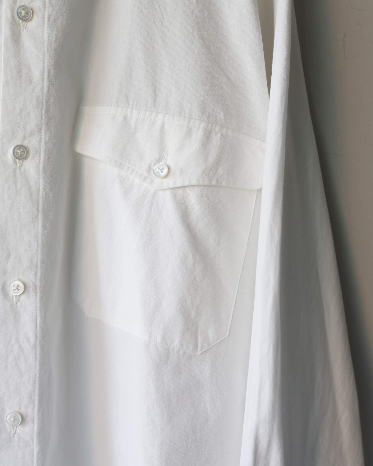COTTON POPLIN / BAND COLLAR SHIRT "WHITE"