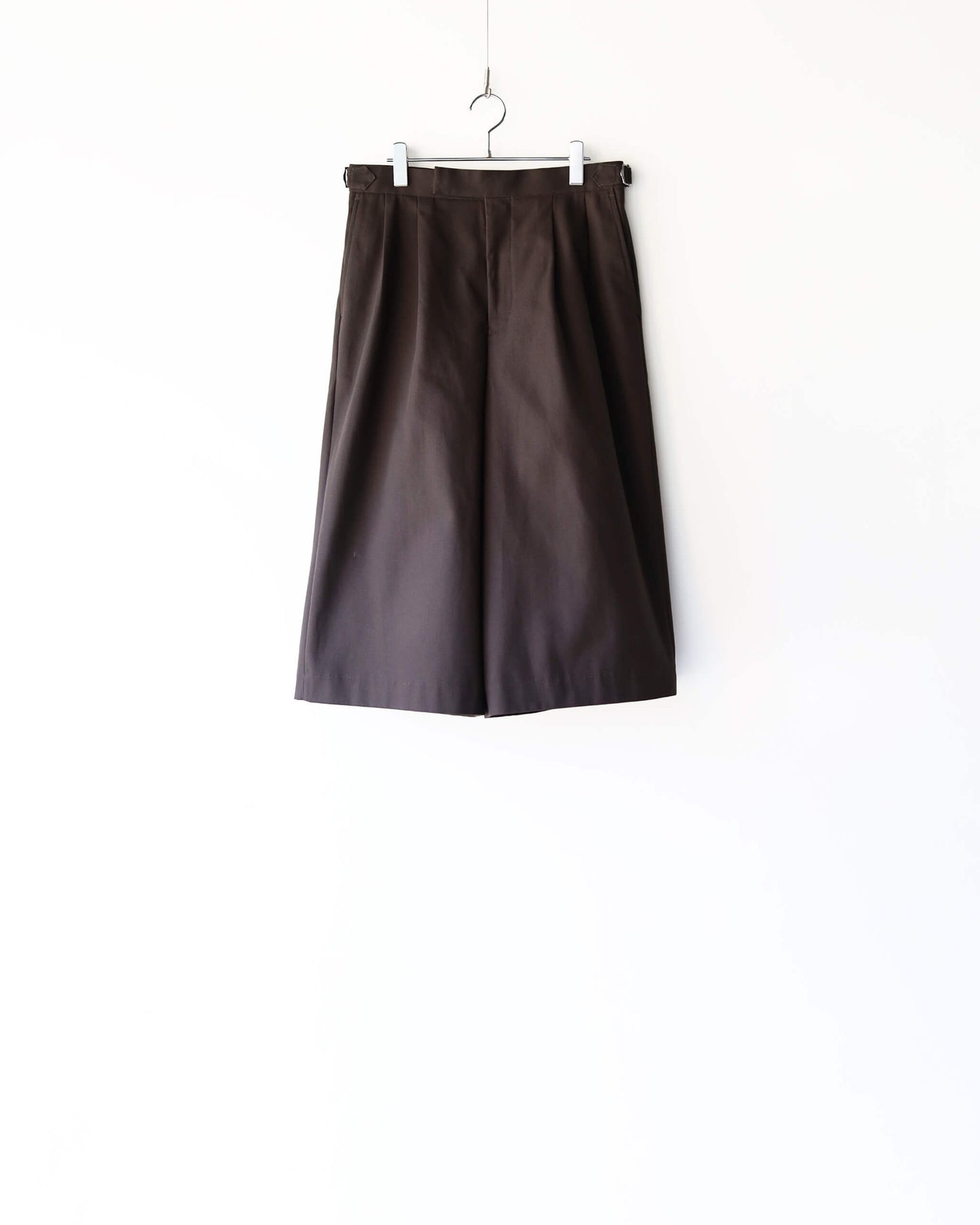 TWO TUCK CROPPED TROUSERS ORGANIC COTTON GABARDINE "CHARCOAL"