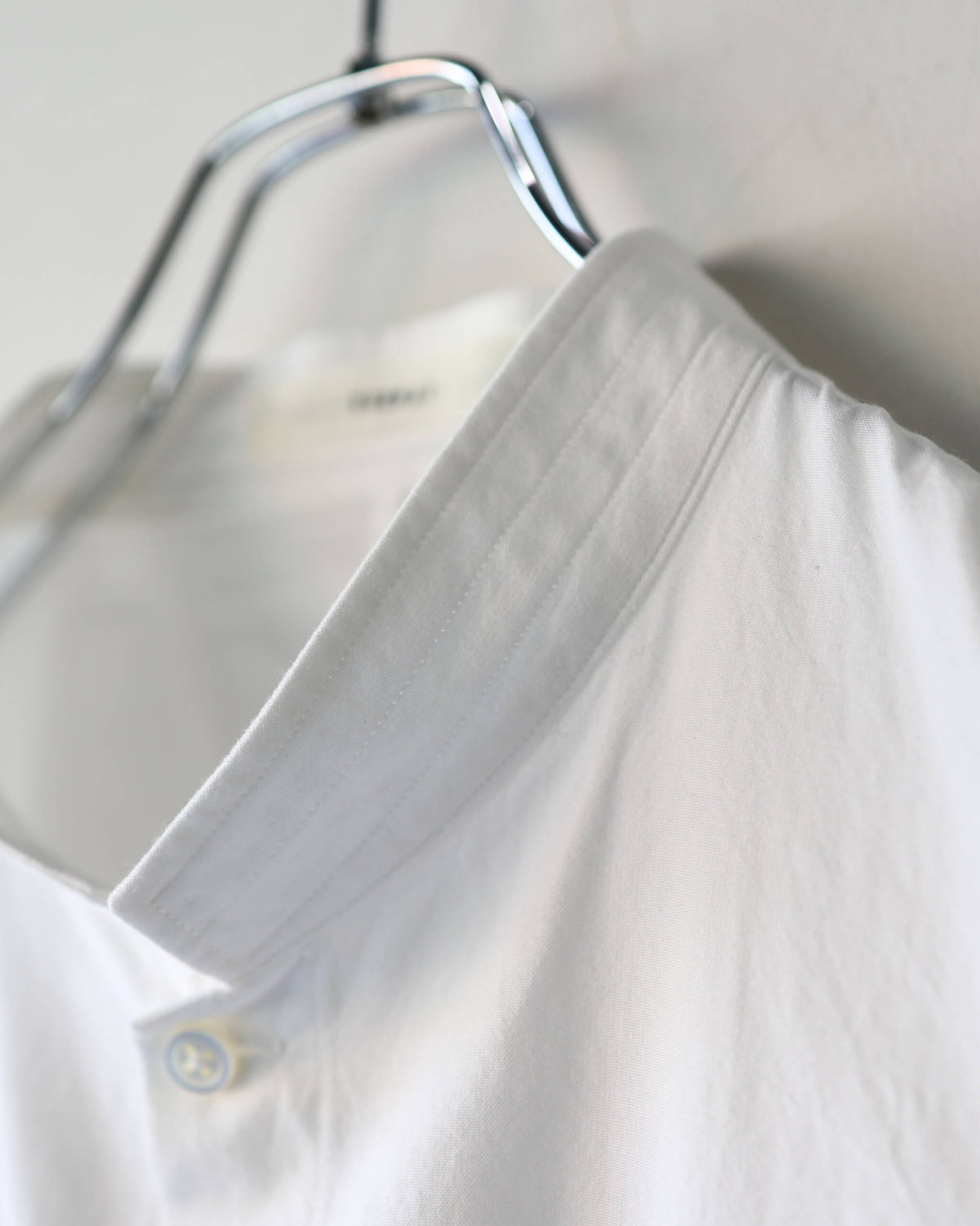 COTTON POPLIN / BAND COLLAR SHIRT "WHITE"