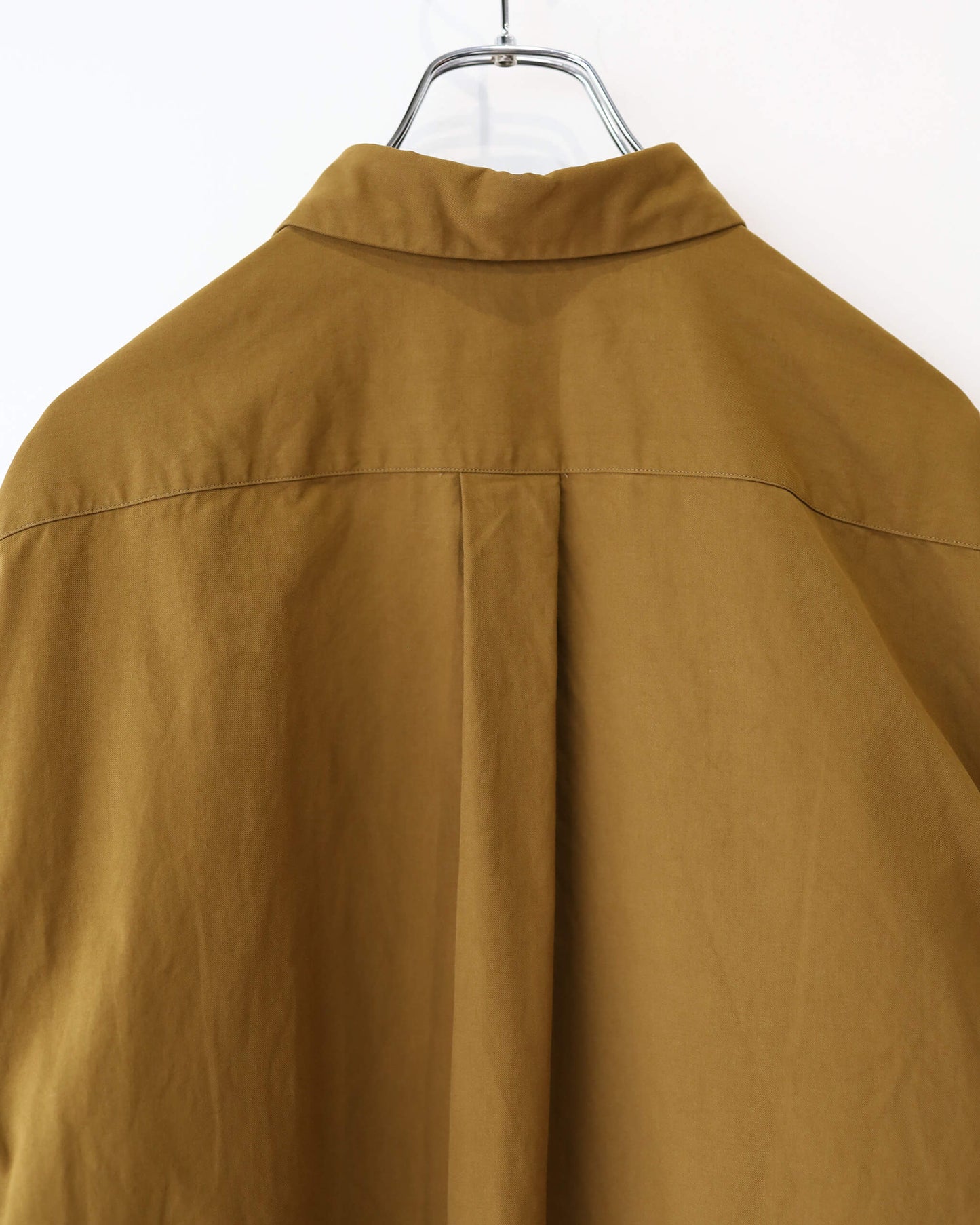 FINE COTTON TWILL / REGULAR COLLAR SHIRT "BROWN"