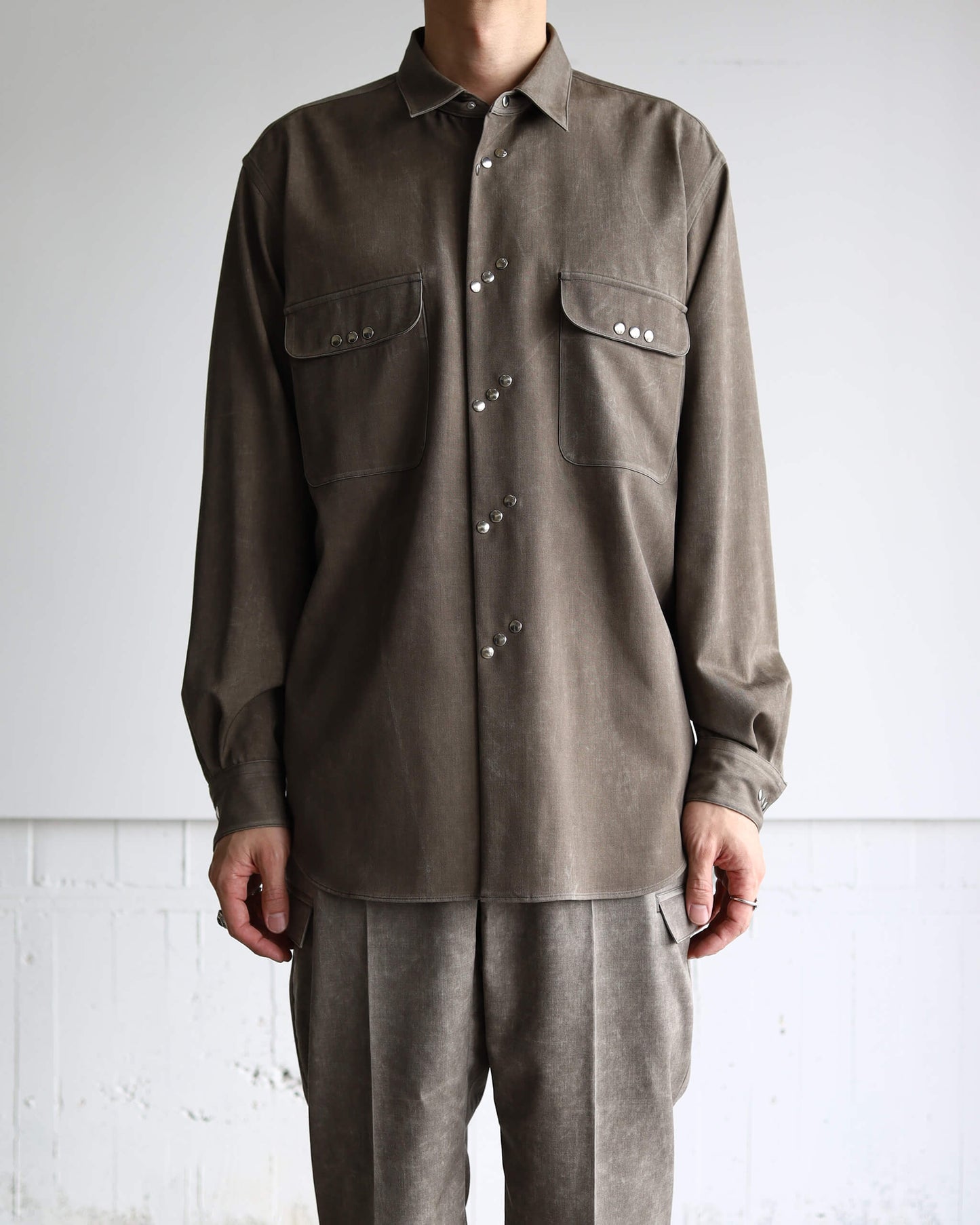 NATURAL DYED WOOL GABARDINE SHIRT "KURE"