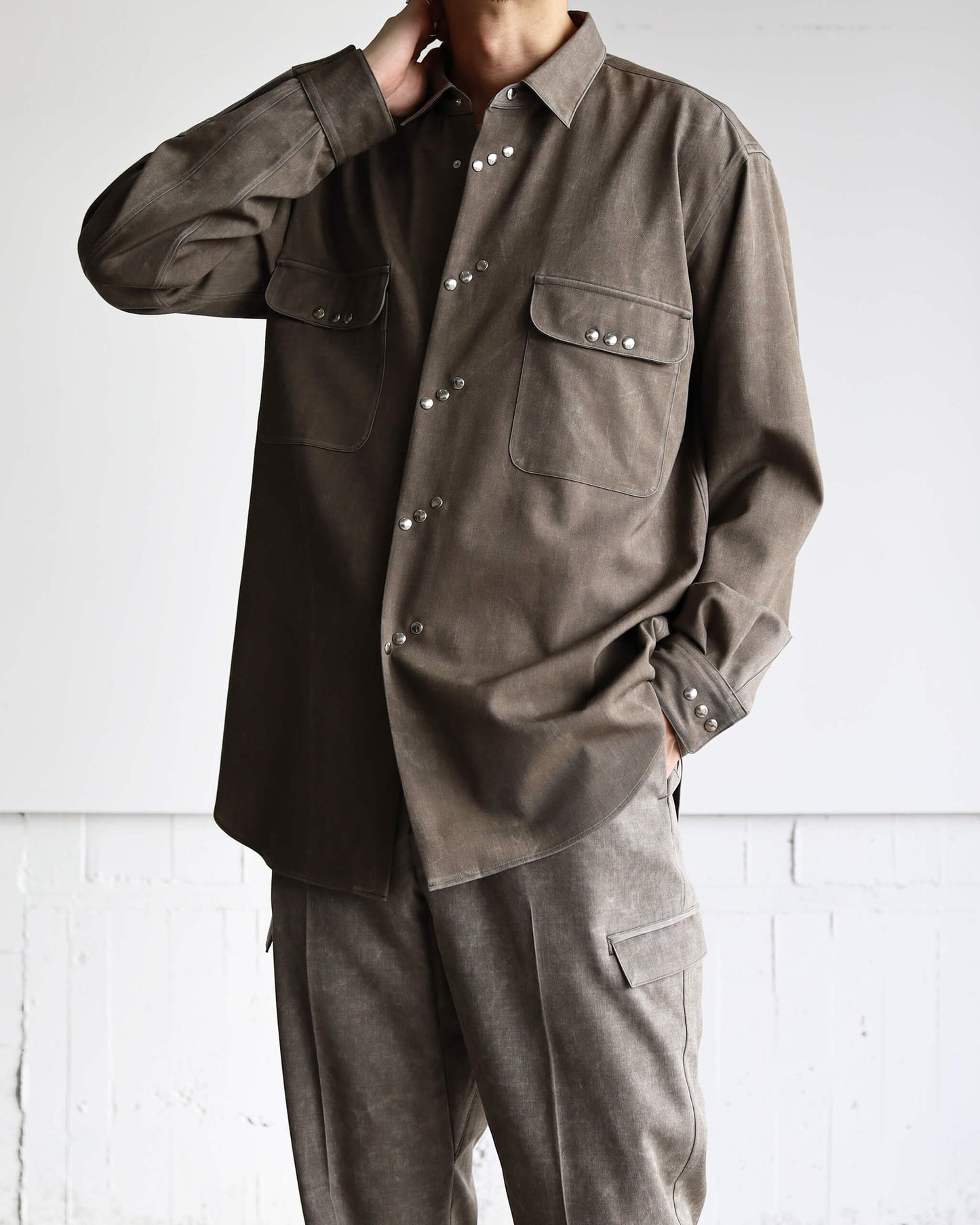 NATURAL DYED WOOL GABARDINE SHIRT "KURE"