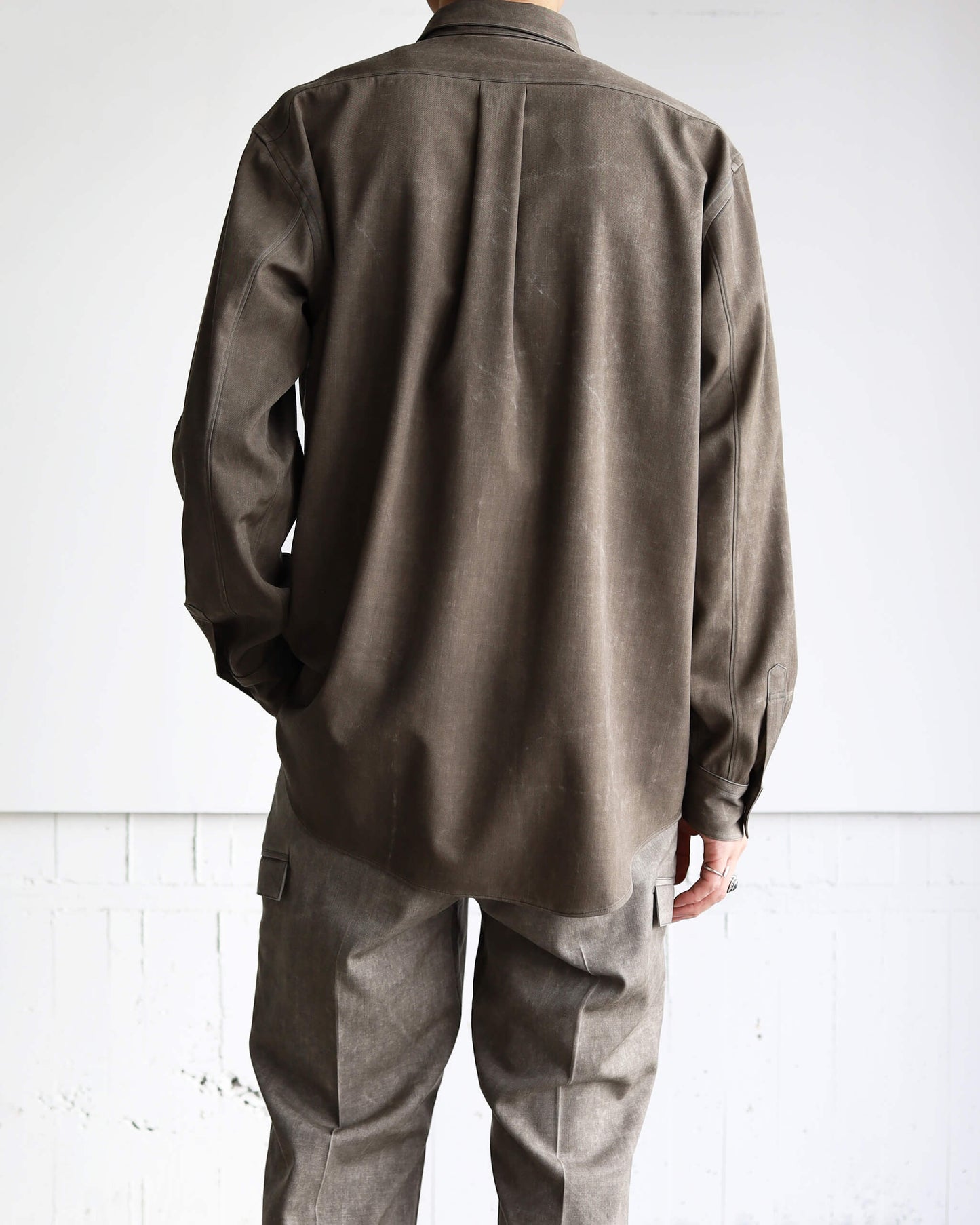 NATURAL DYED WOOL GABARDINE SHIRT "KURE"