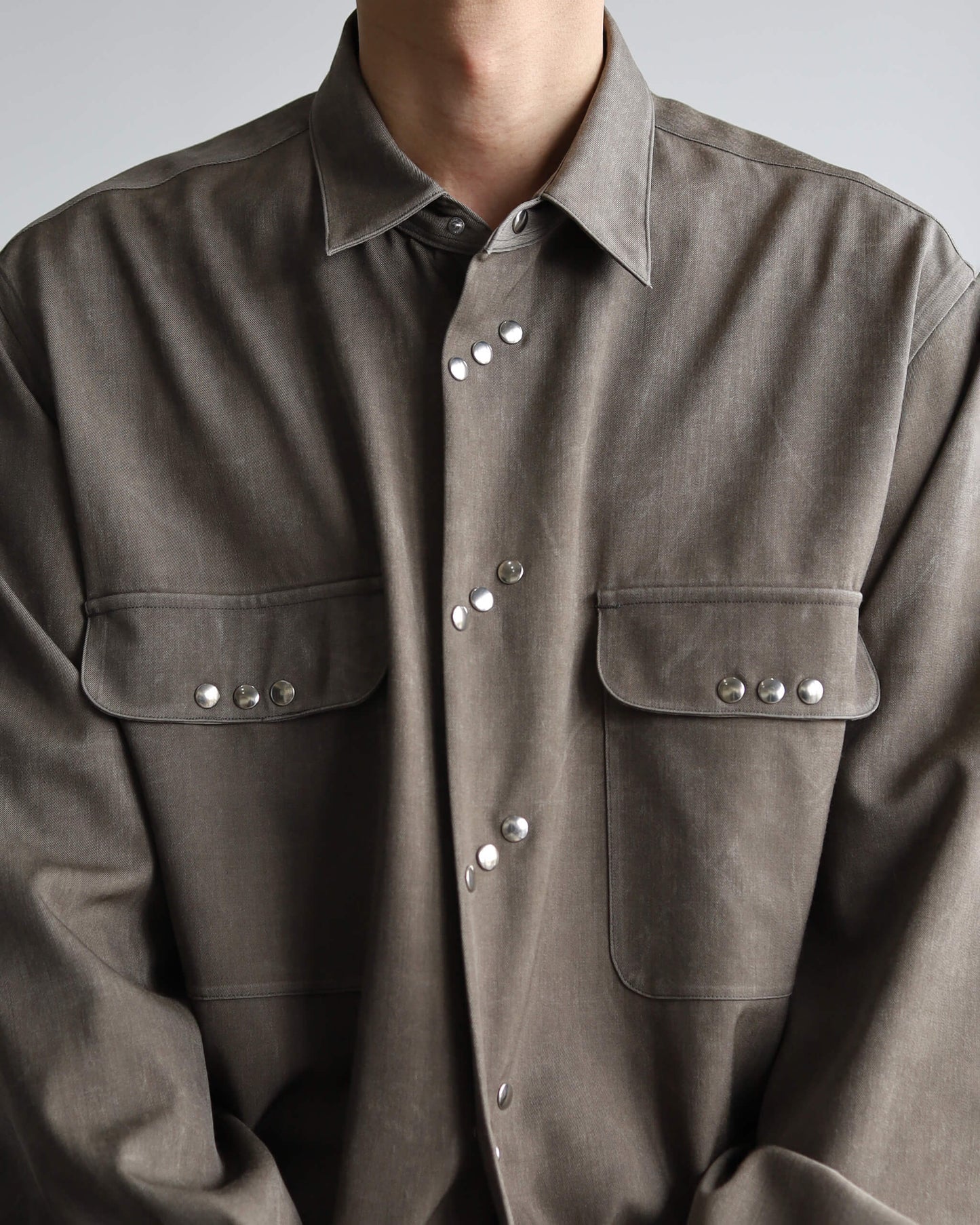 NATURAL DYED WOOL GABARDINE SHIRT "KURE"