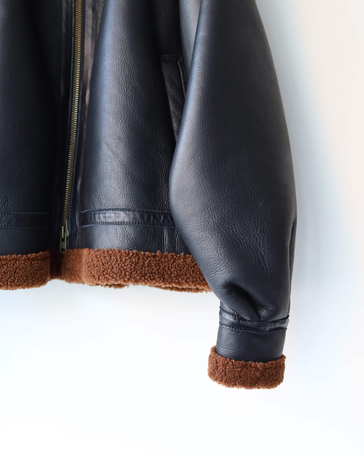 PLEATED AVIATOR JACKET "BLACK"