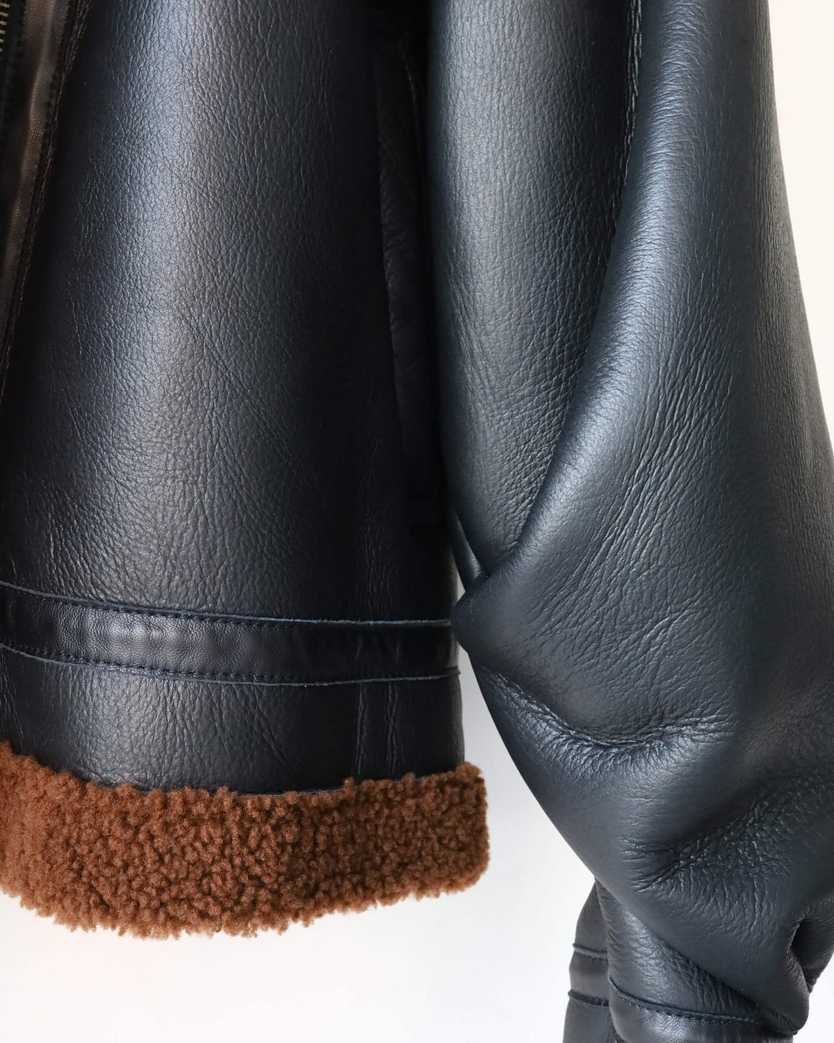PLEATED AVIATOR JACKET "BLACK"