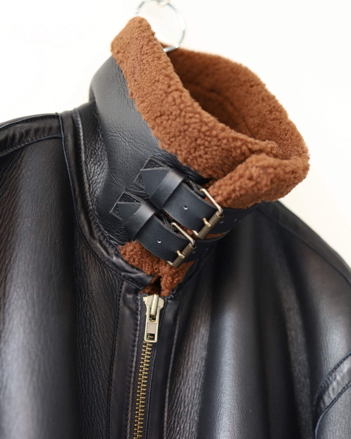 PLEATED AVIATOR JACKET "BLACK"