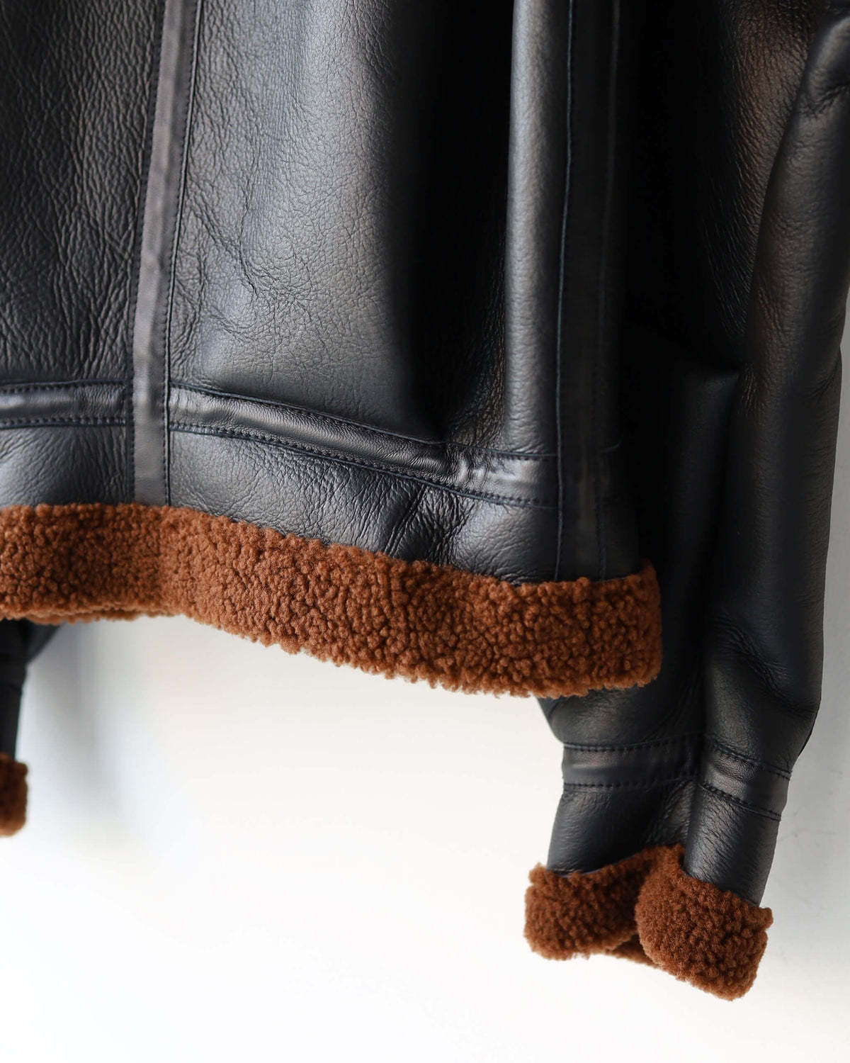 PLEATED AVIATOR JACKET "BLACK"