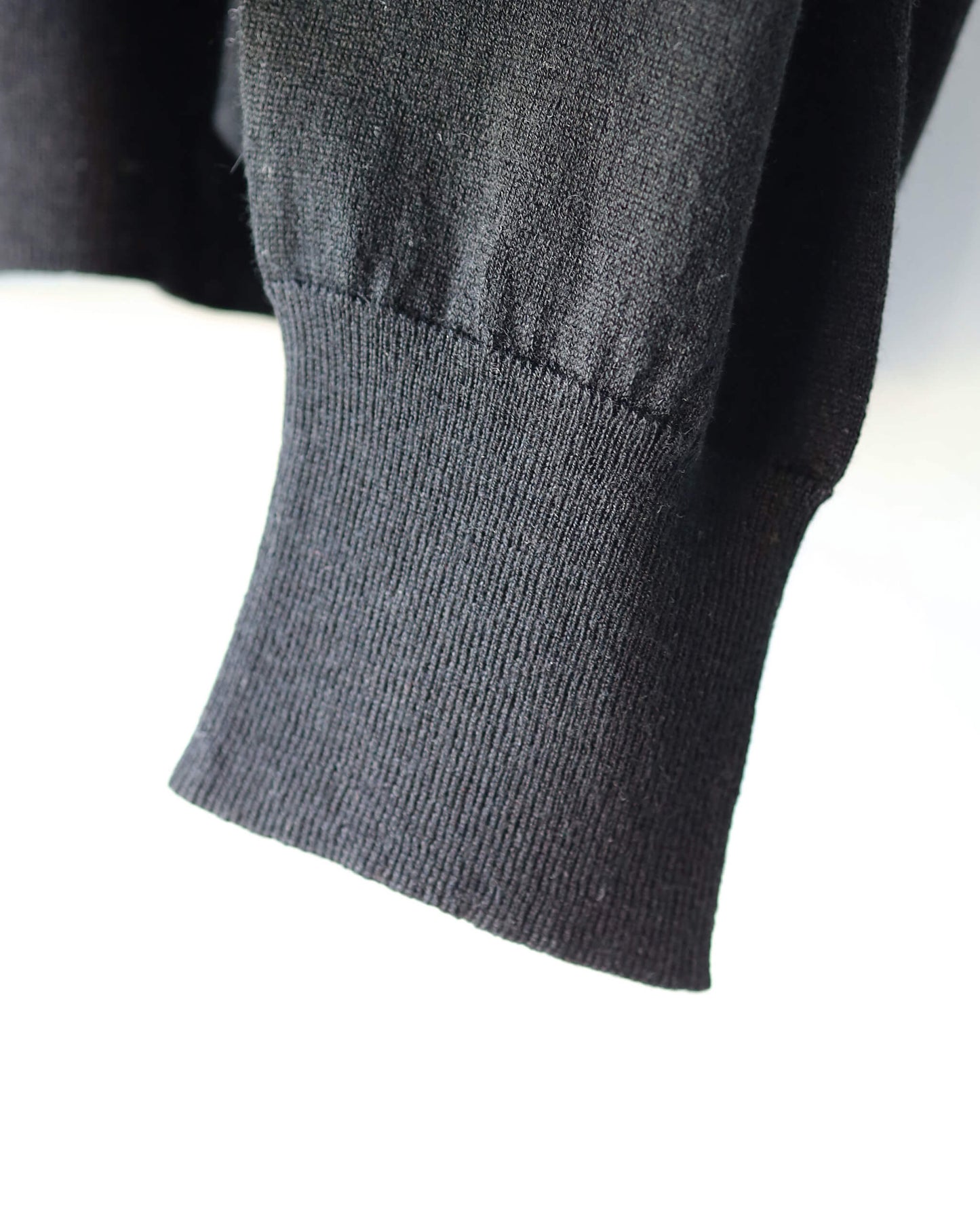 SILK x CASHMERE V-NECK KNIT "BLACK"