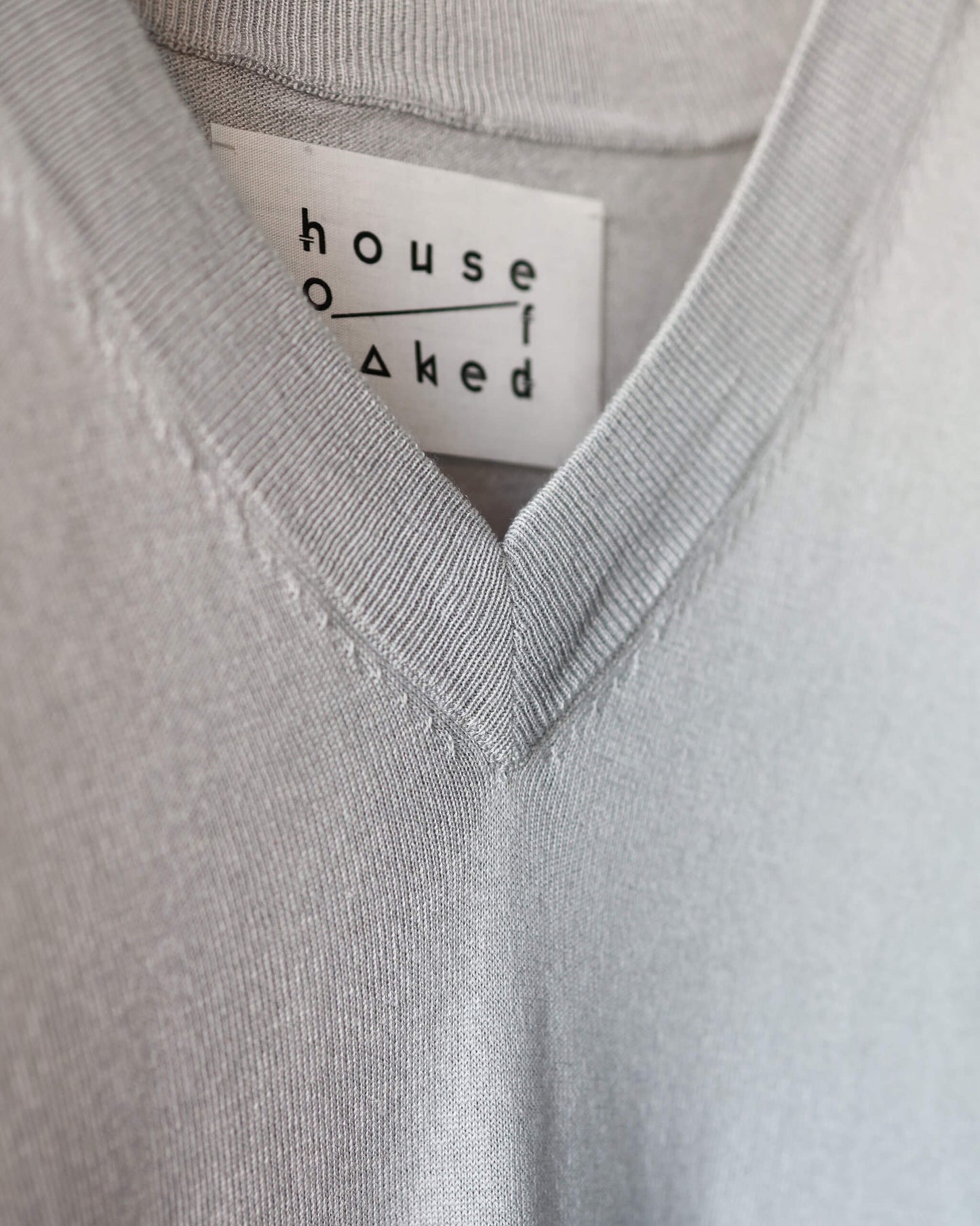 SILK x CASHMERE V-NECK KNIT "LIGHT GRAY"