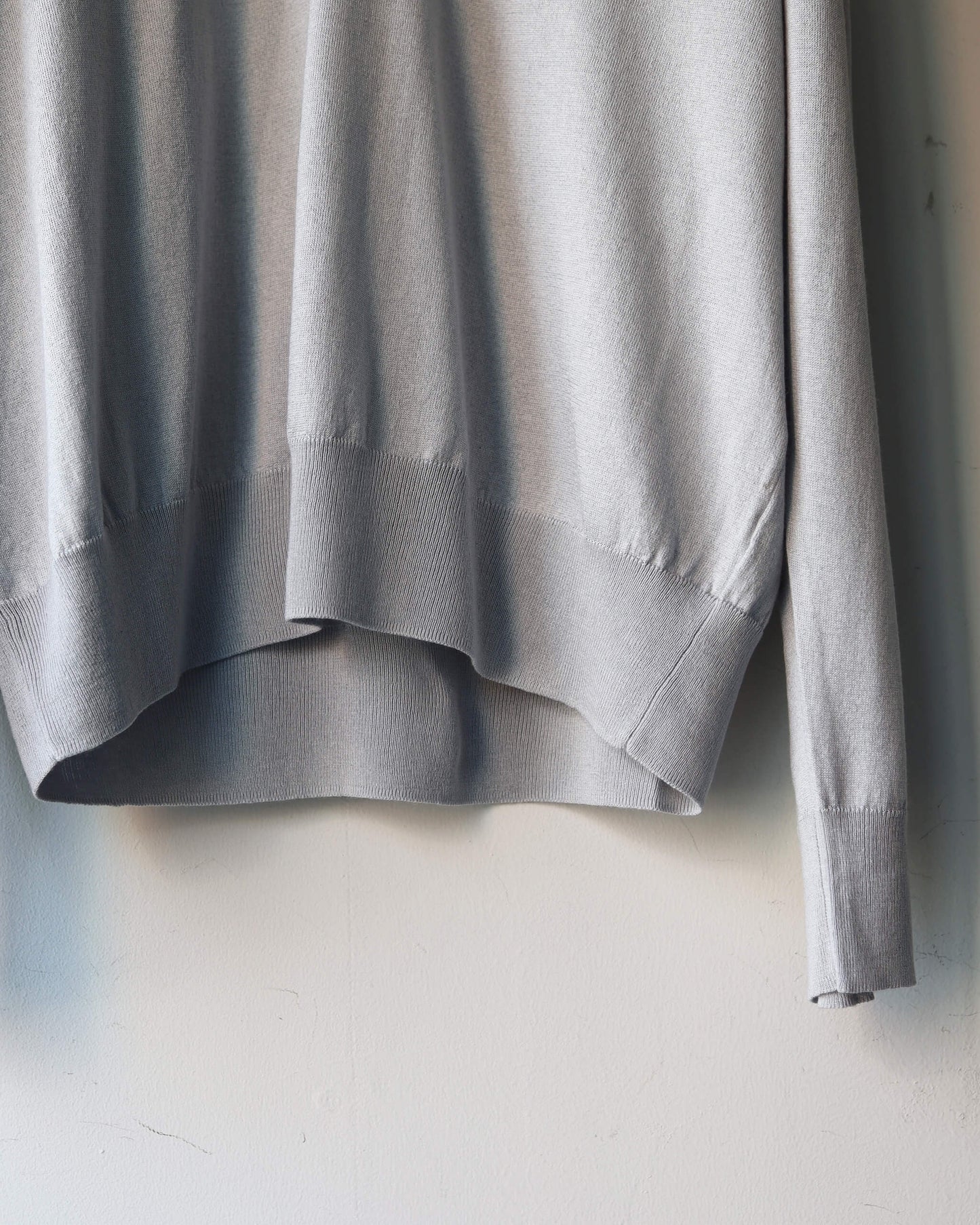 SILK x CASHMERE V-NECK KNIT "LIGHT GRAY"