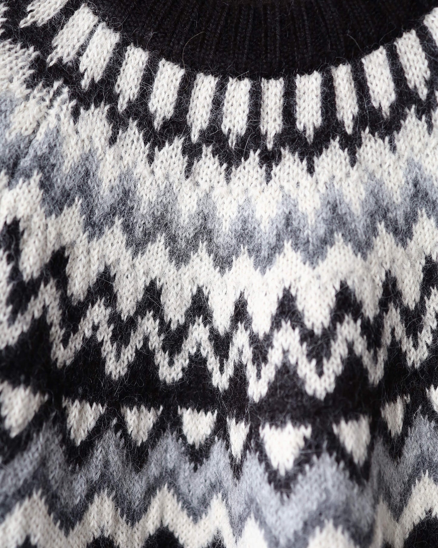 SNOW PATTERN JUMPER NATURAL COLOR ALPACA "NATURAL BLACK"