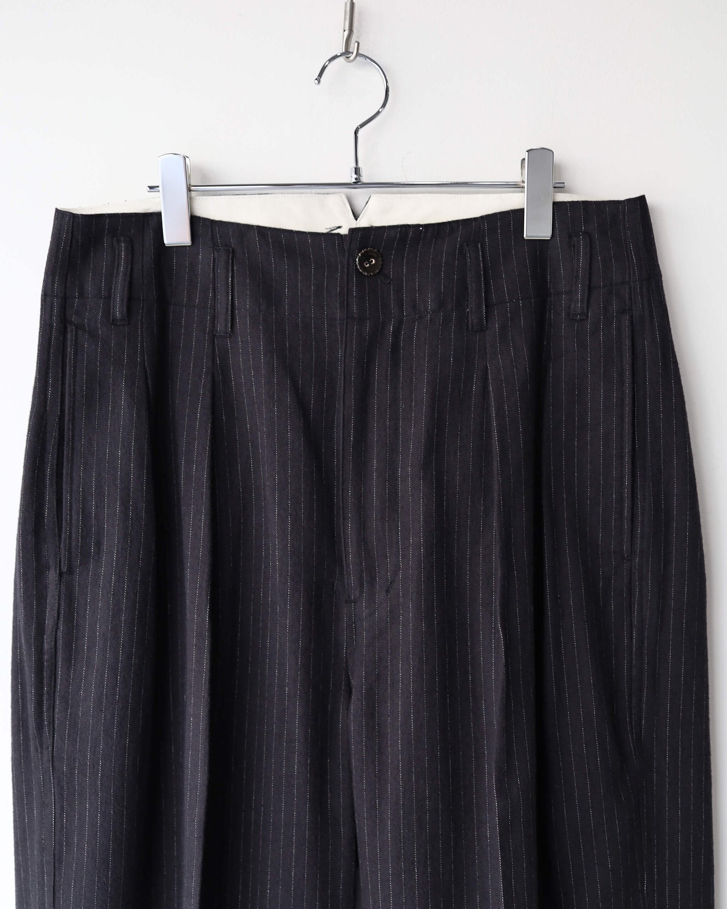 yosogi wide slacks "black stripe"