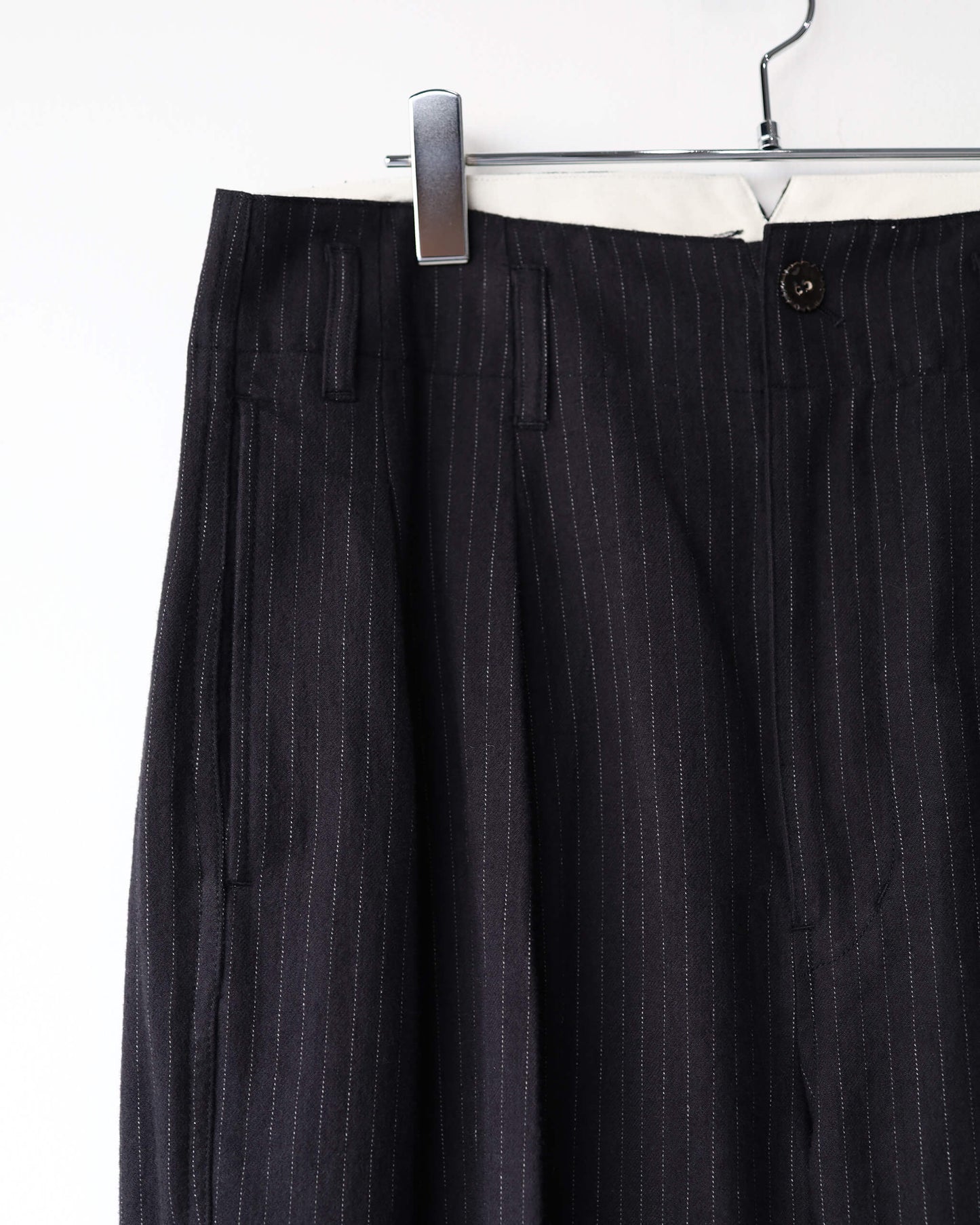 yosogi wide slacks "black stripe"