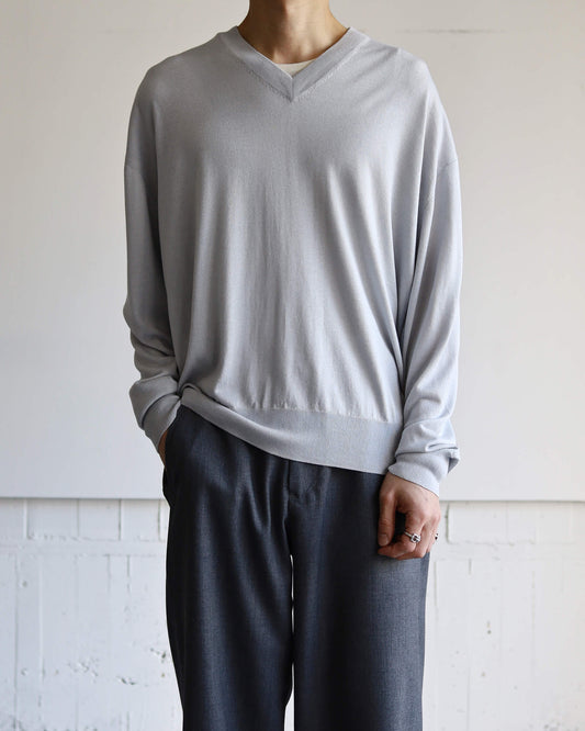 SILK x CASHMERE V-NECK KNIT "LIGHT GRAY"