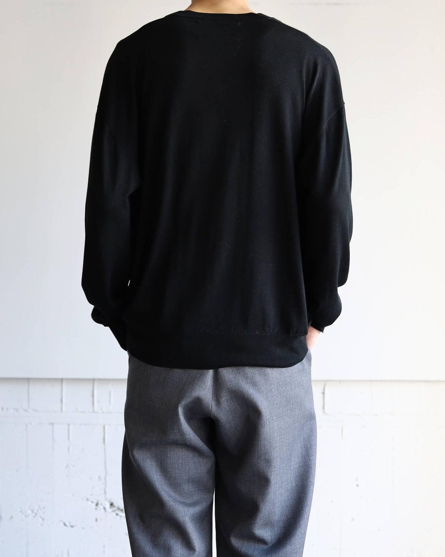 SILK x CASHMERE V-NECK KNIT "BLACK"
