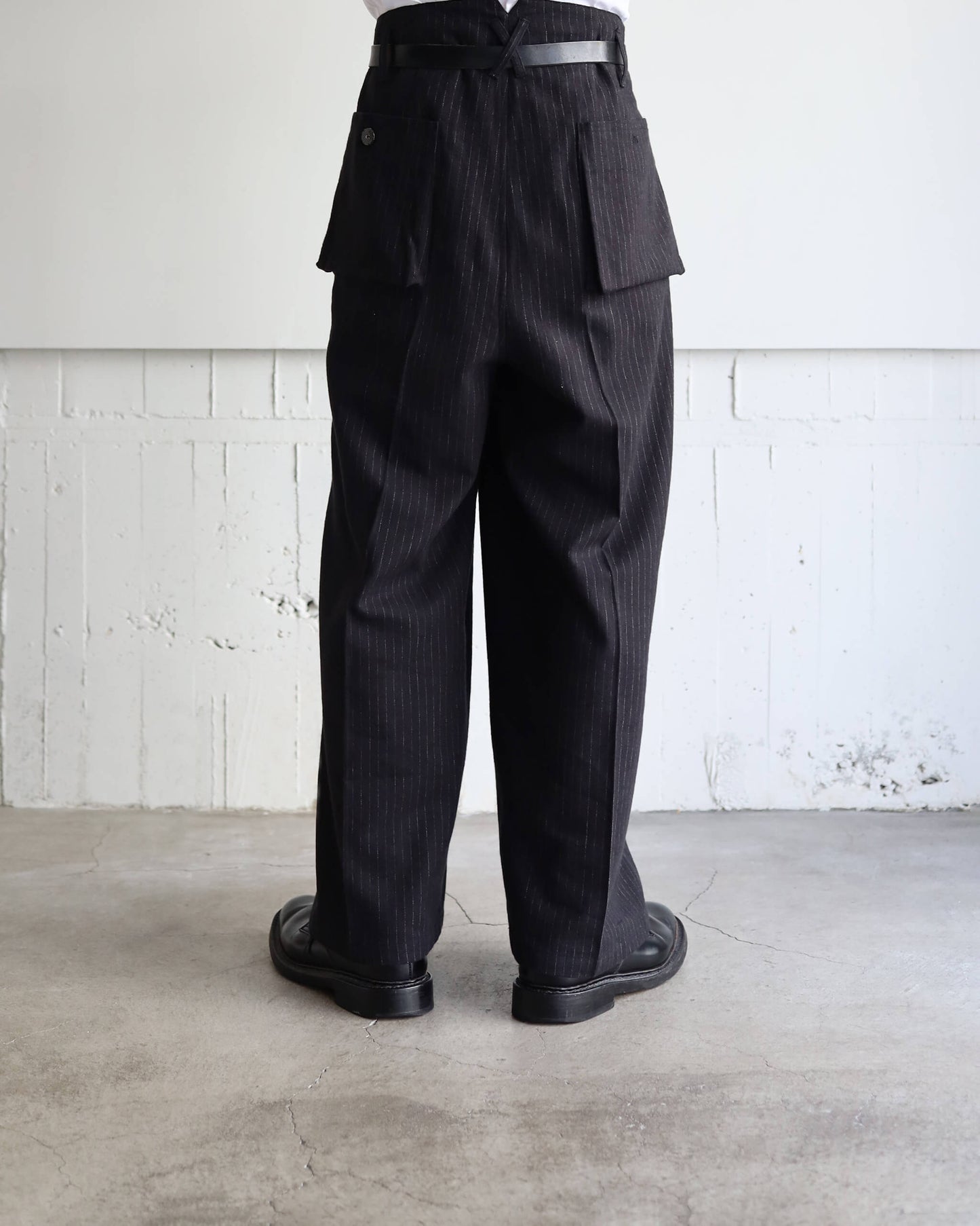 yosogi wide slacks "black stripe"