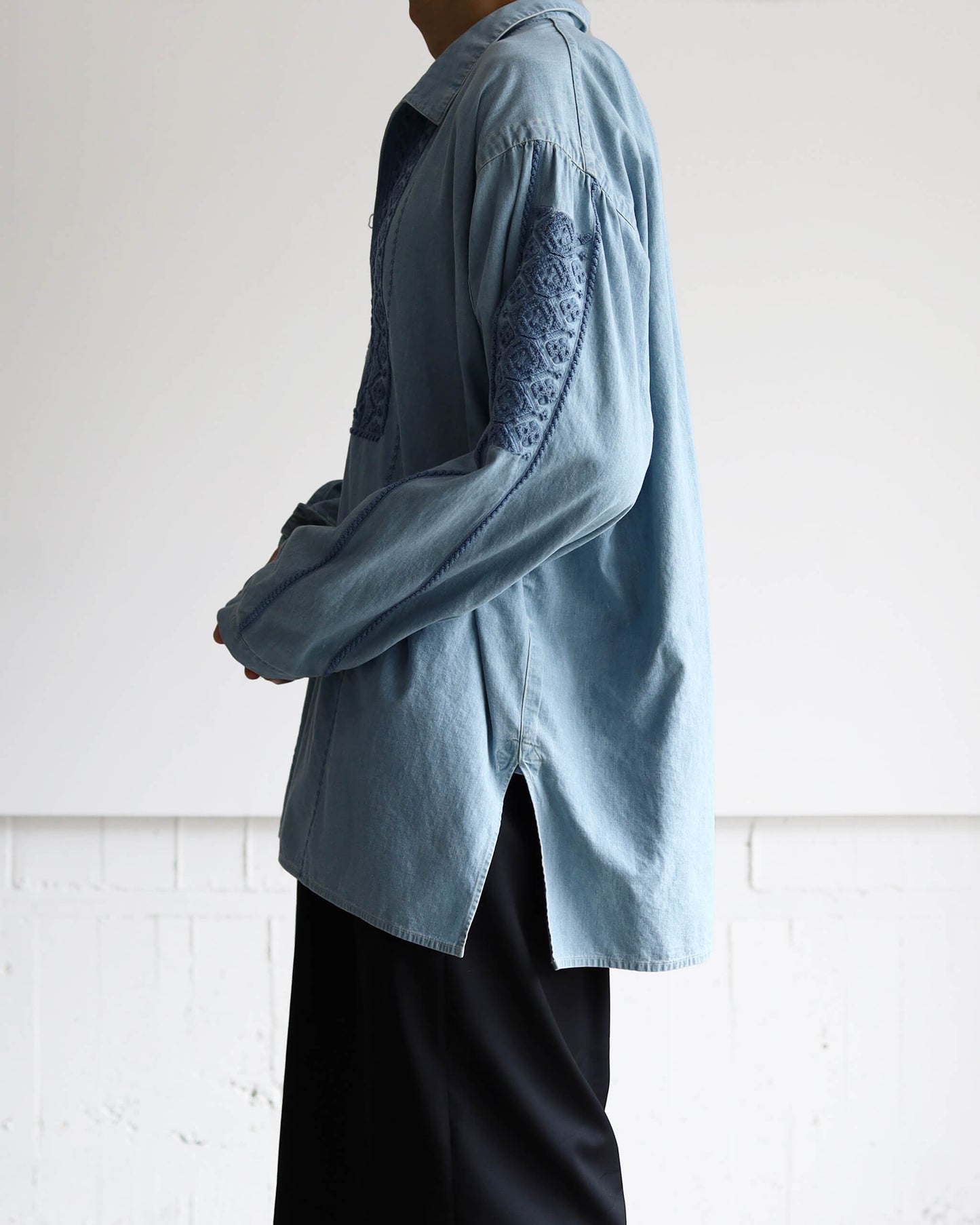 COTTON CHAMBRAY EMBROIDERY SKIPPER SHIRT "WASHED INDIGO"