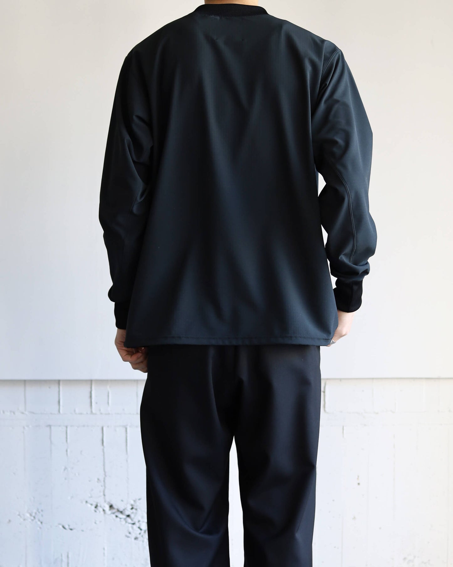 VOYAGER PULLOVER "BLACK"