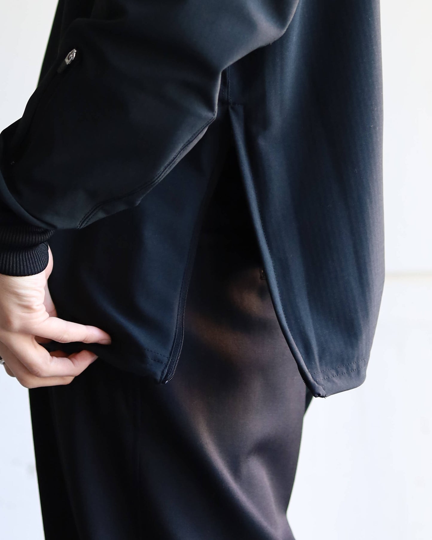 VOYAGER PULLOVER "BLACK"