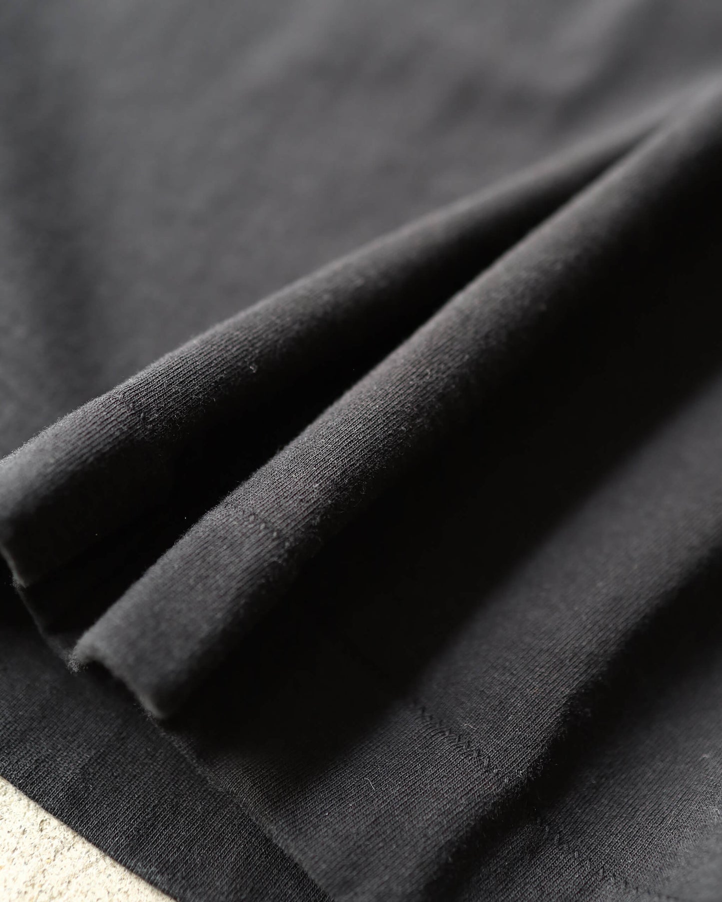 SMALL PRINTED COTTON JERSEY / CREW NECK T-SHIRT "BLACK"