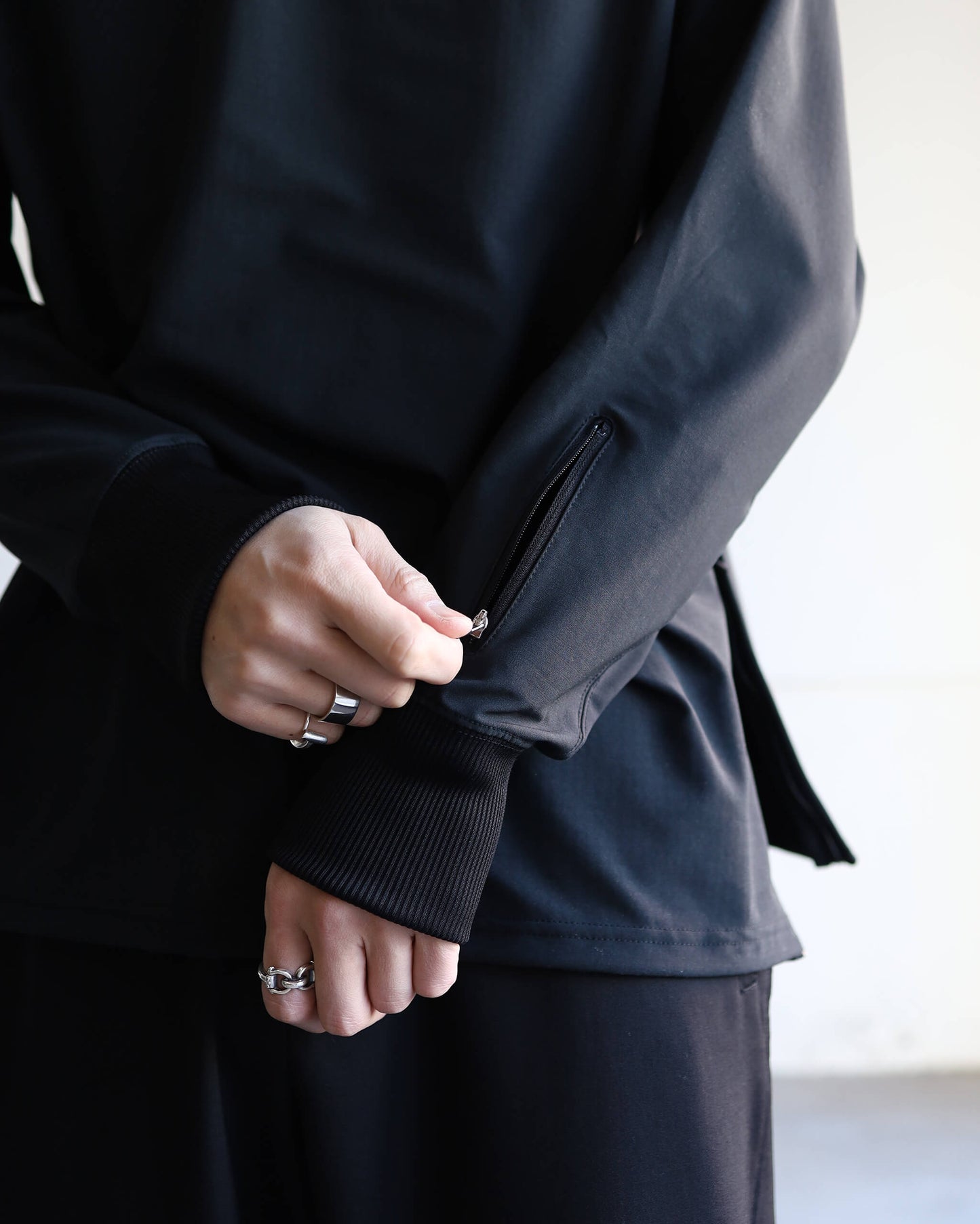 VOYAGER PULLOVER "BLACK"