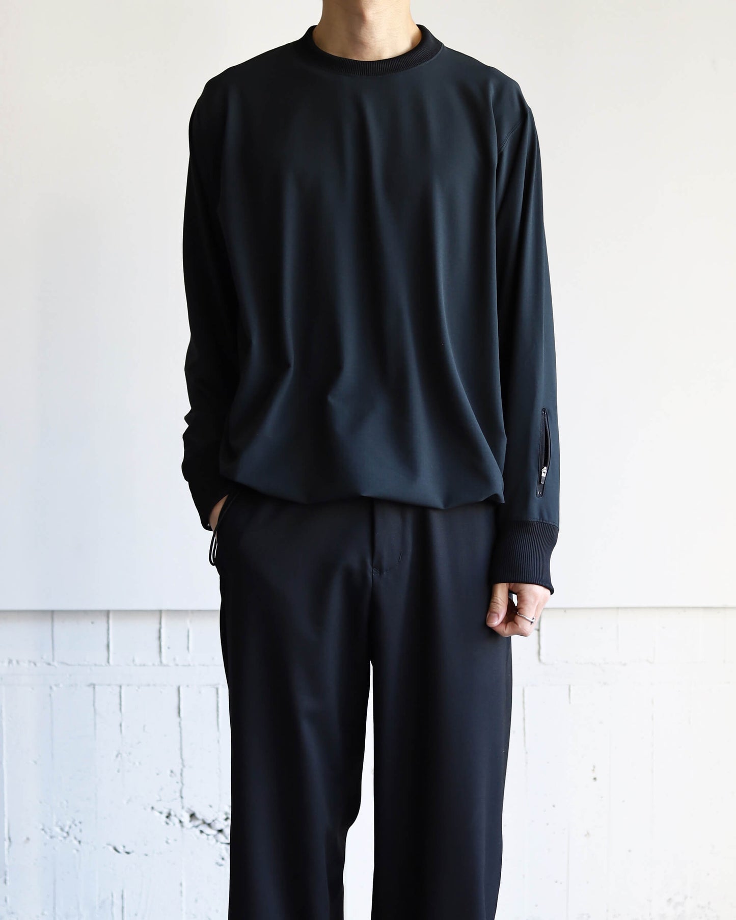 VOYAGER PULLOVER "BLACK"